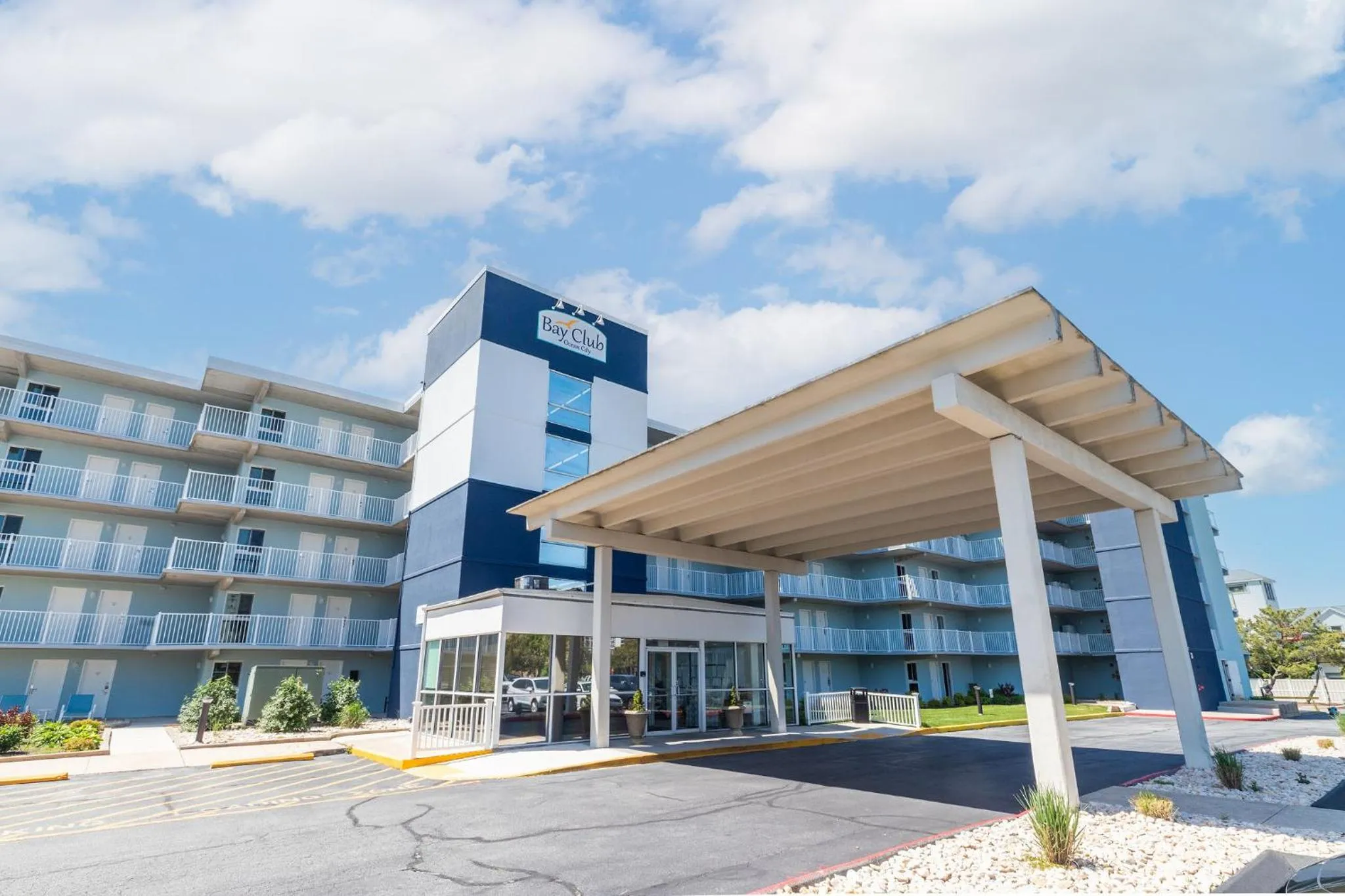 Property building in Bay Club Resort