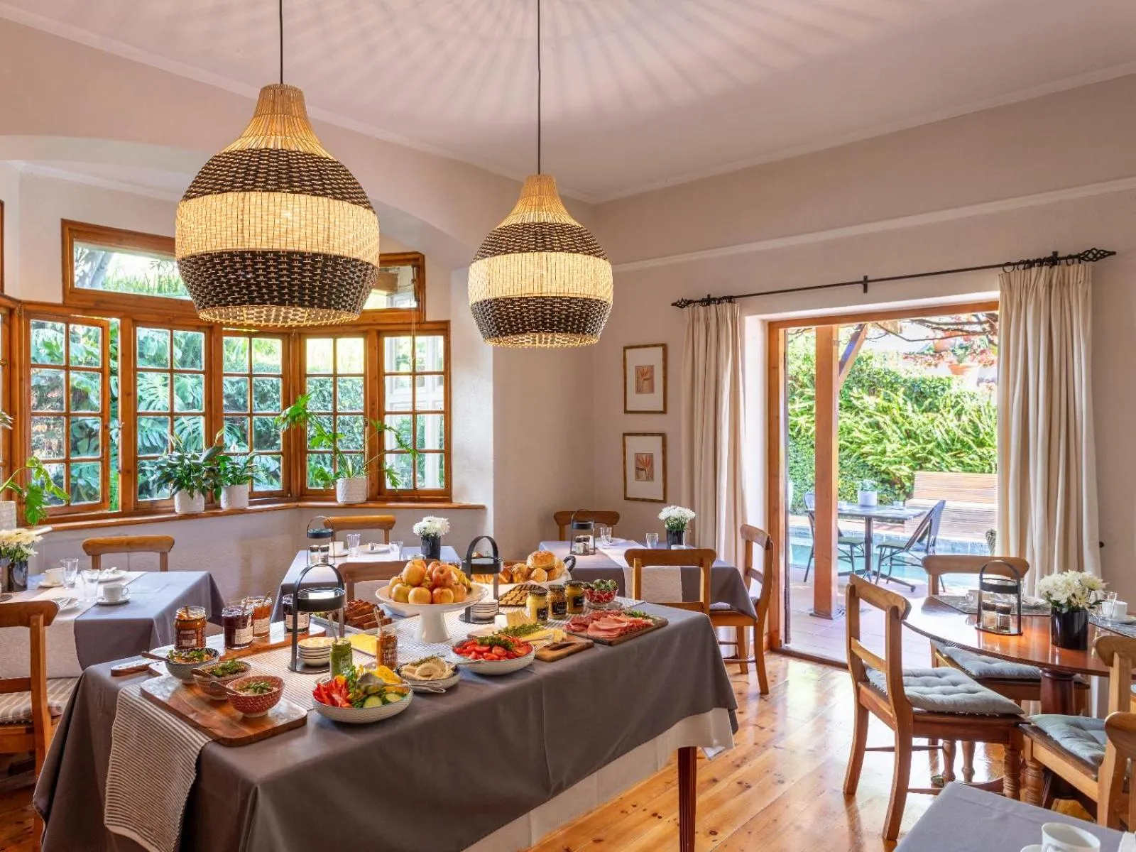 Food and drinks in Acorn House