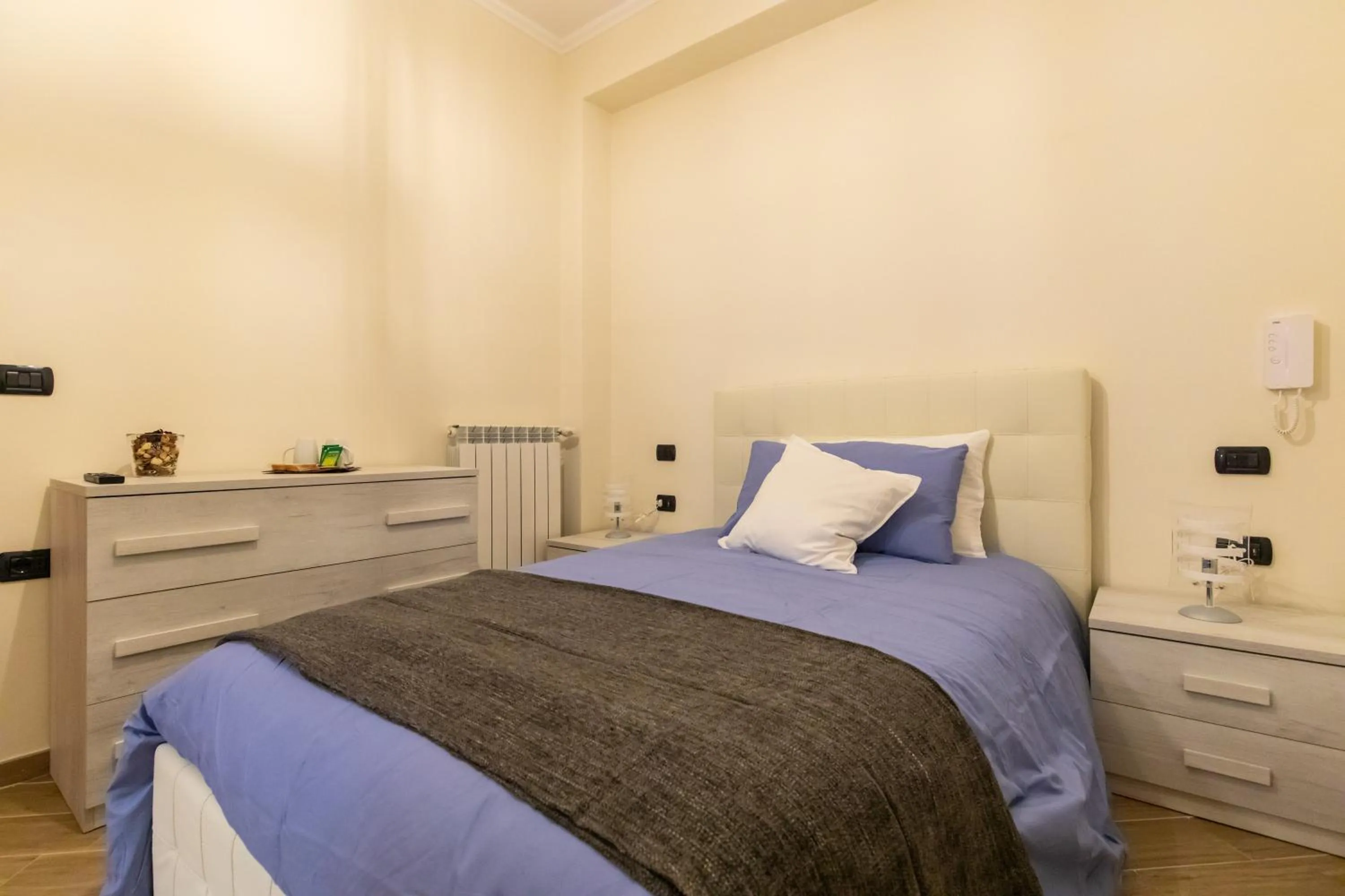 Photo of the whole room, Bed in Napoli d'Amare B&B