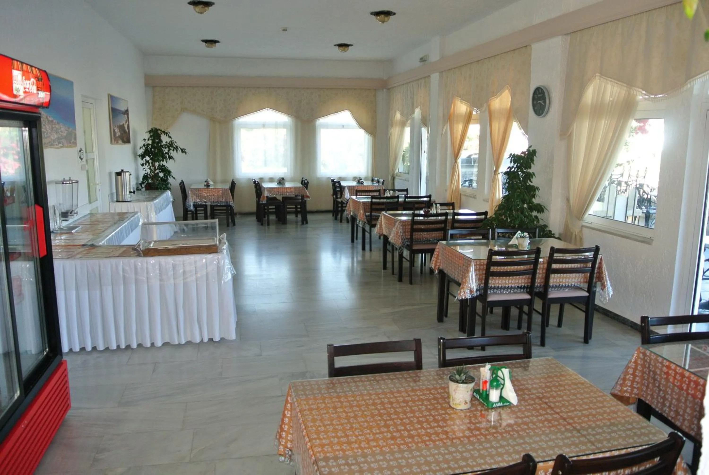 Restaurant/places to eat in Kokalakis Hotel