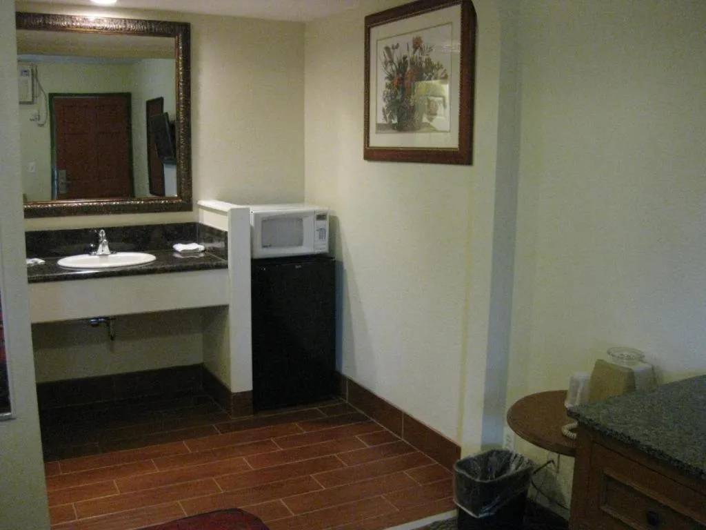 Bathroom in Sunshine Motel