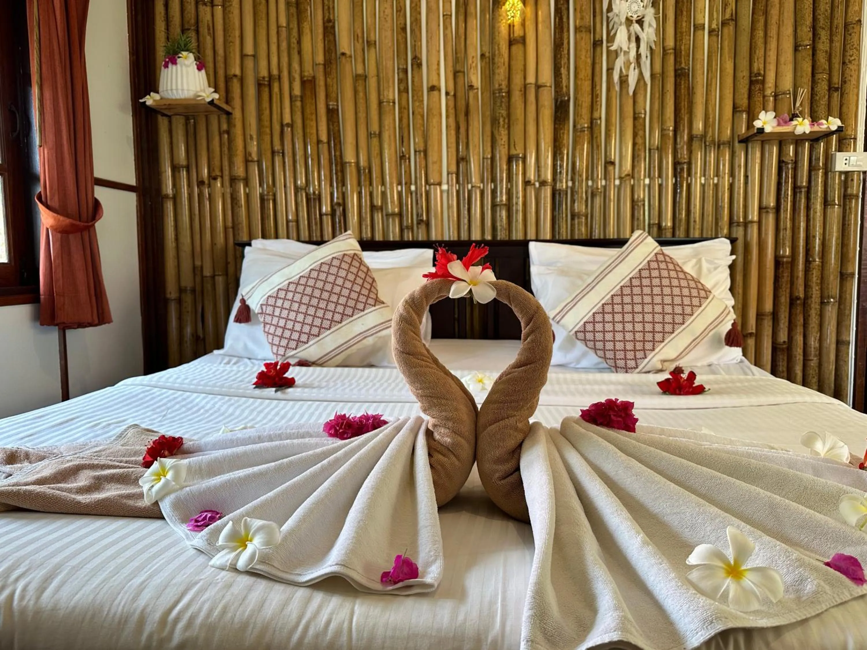 Bed in Bangrak Pier Bungalow