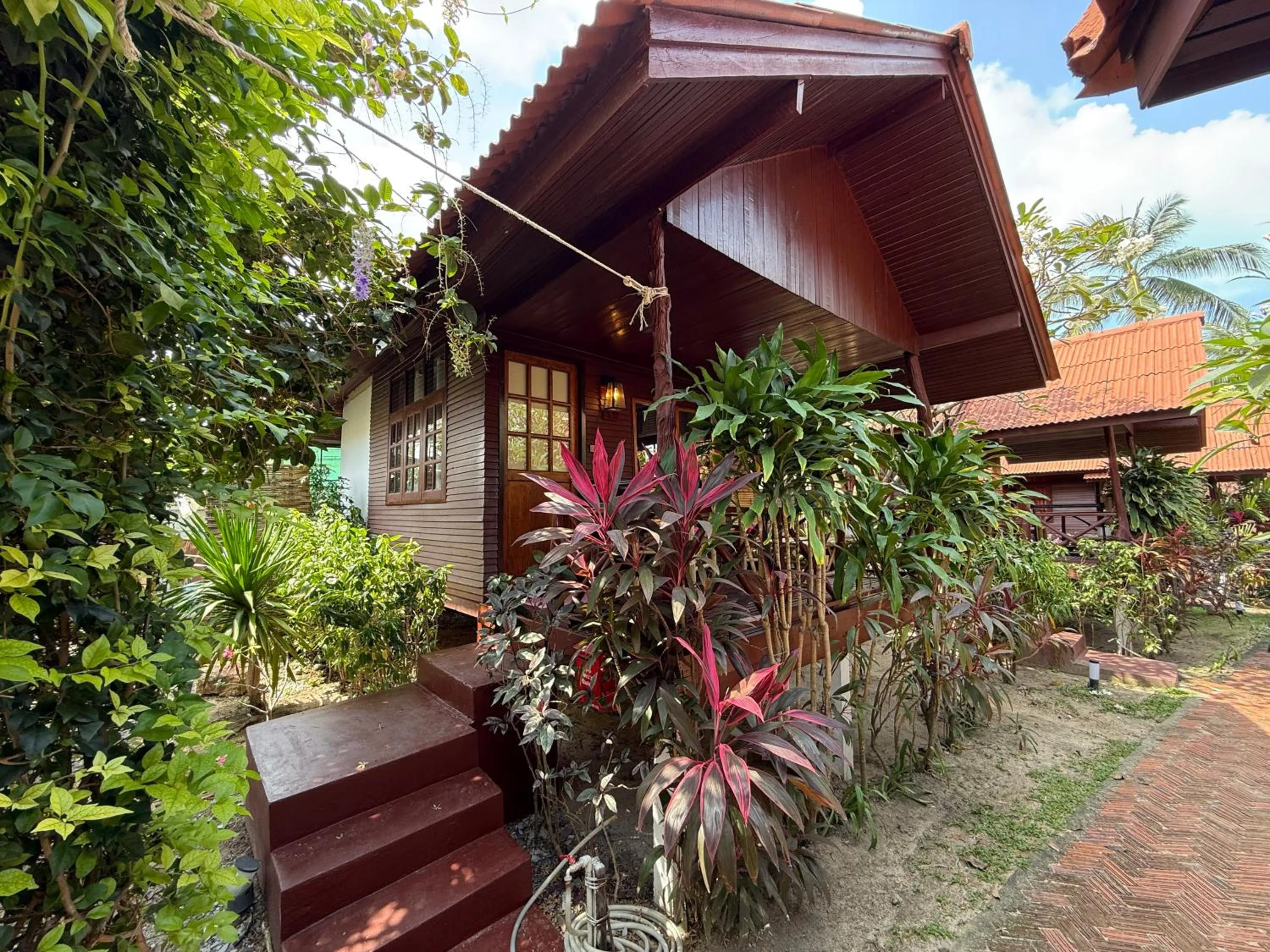 Bangrak Pier Bungalow