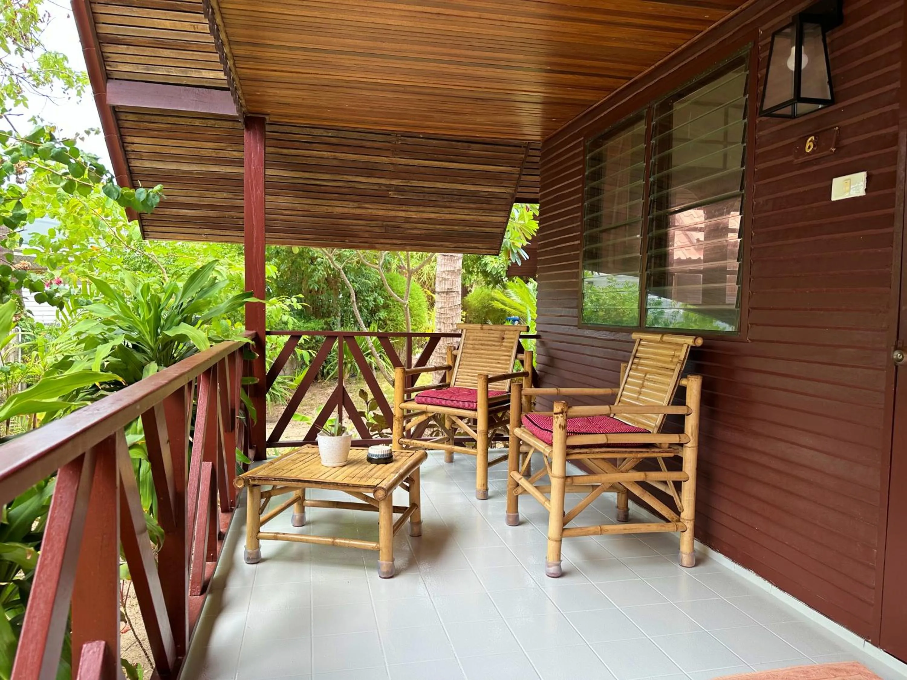 Bangrak Pier Bungalow