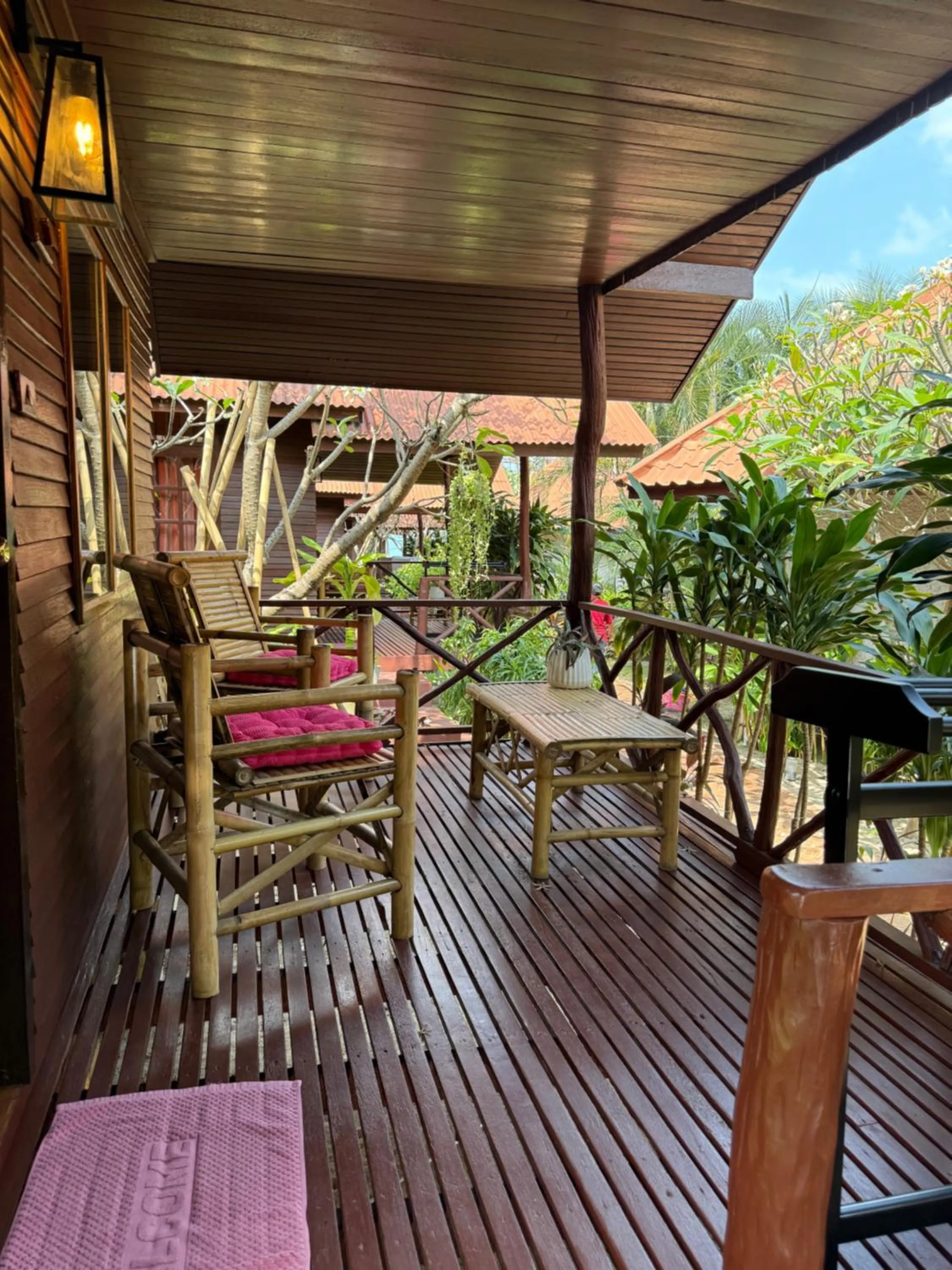 Bangrak Pier Bungalow