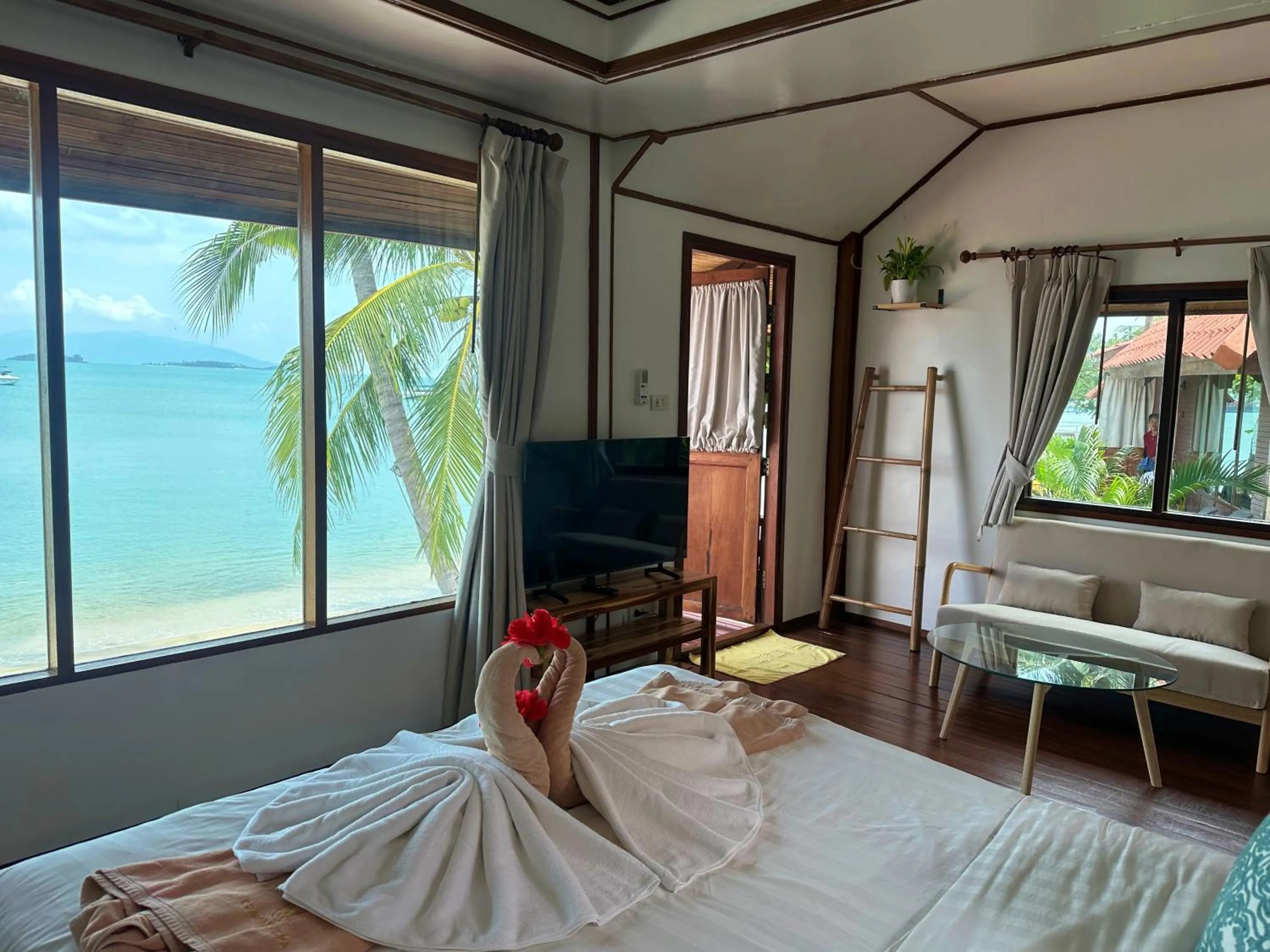 Bed in Bangrak Pier Bungalow