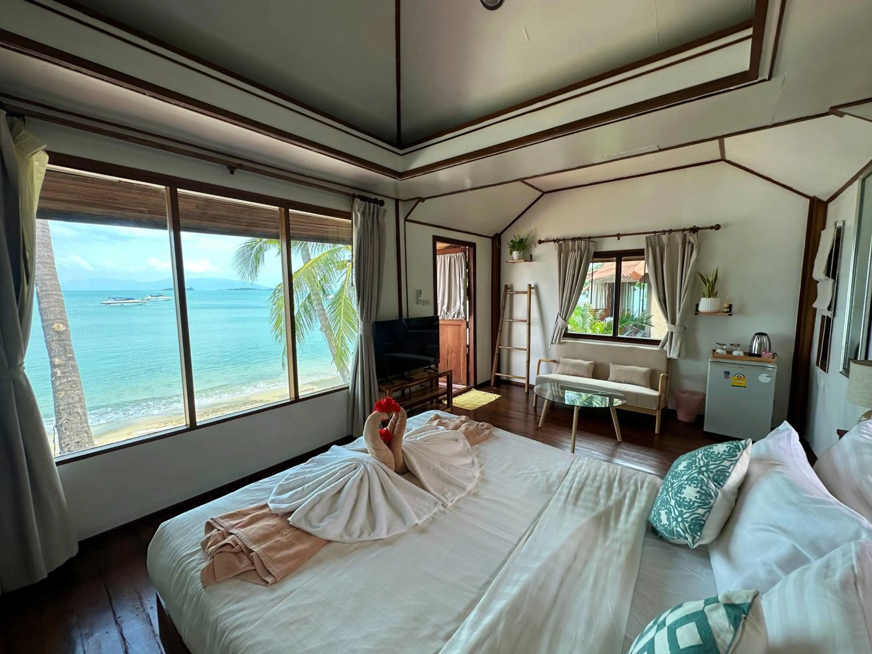 Bed in Bangrak Pier Bungalow