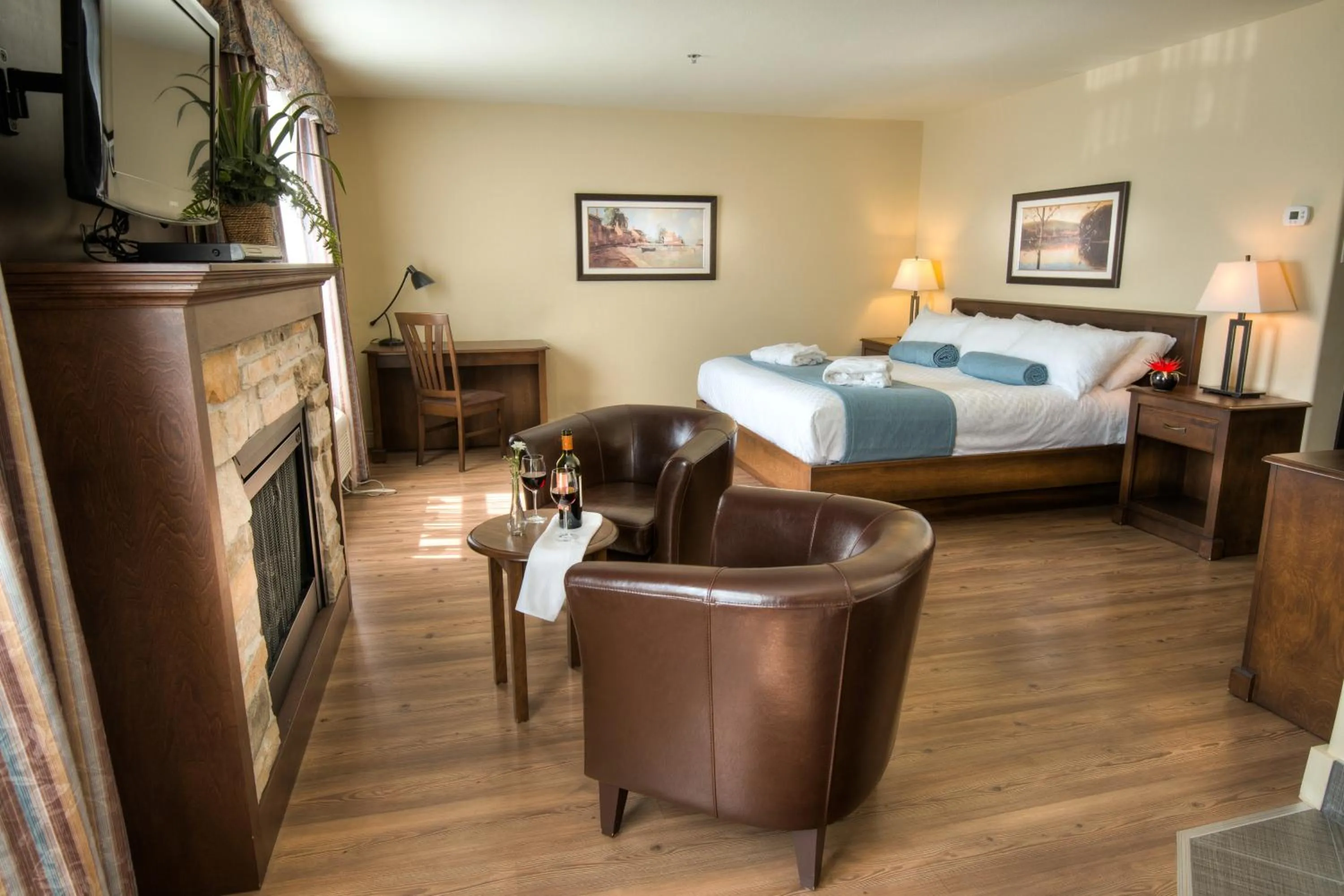 Living room, Bed in Days Inn by Wyndham Levis