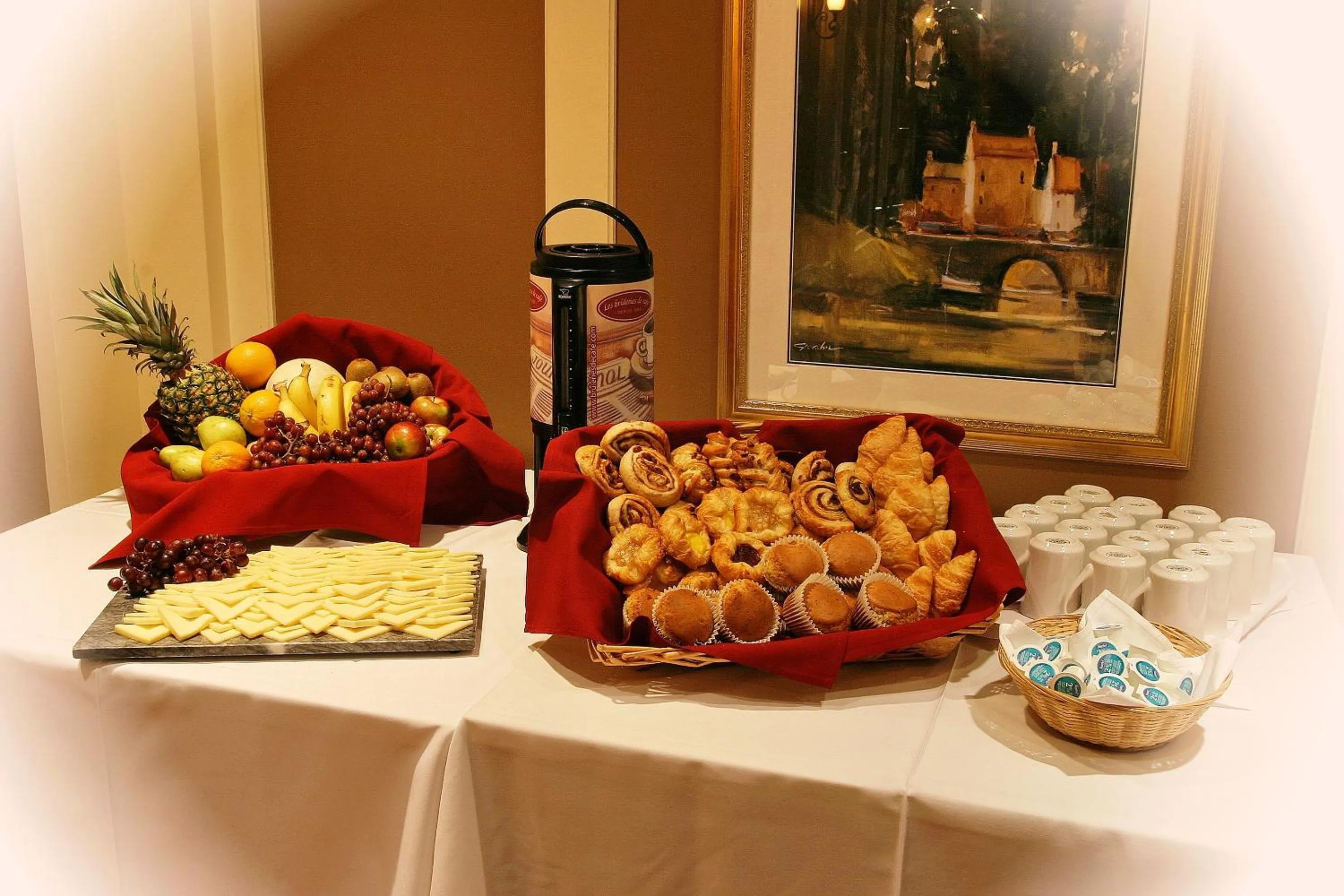 Food and drinks in Days Inn by Wyndham Levis