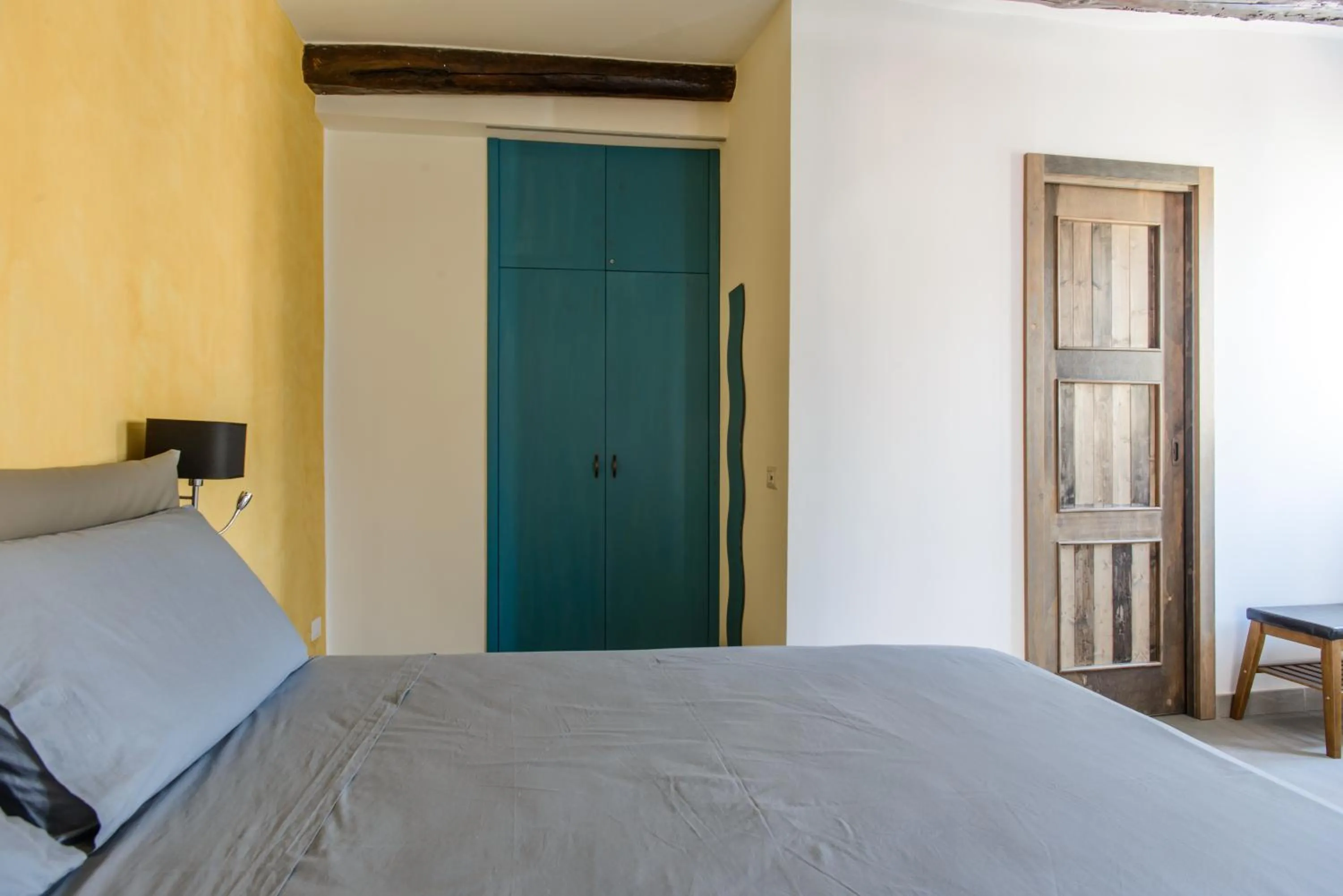 Photo of the whole room, Bed in Napoli Suite Toledo 10 By Dimorra