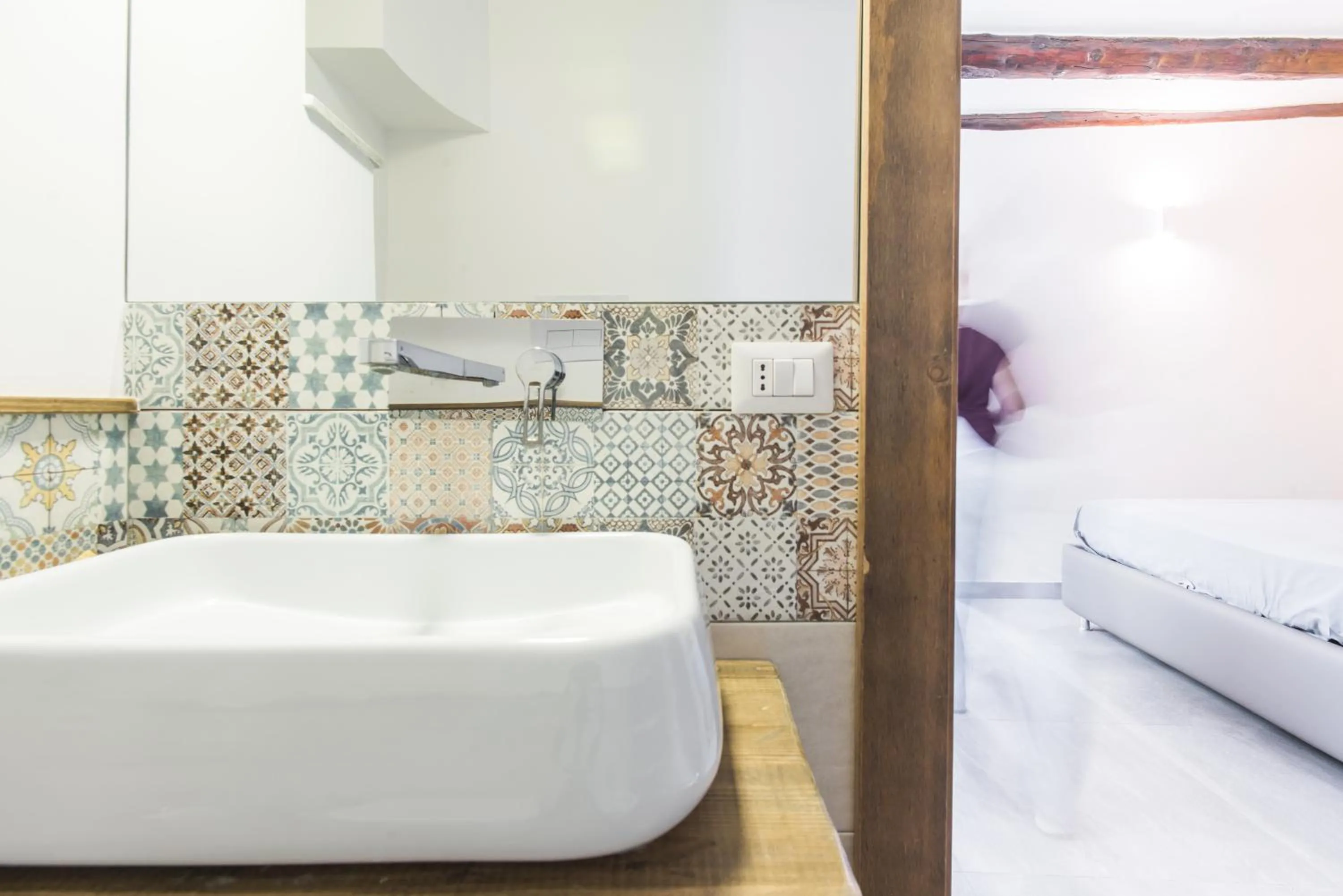 Bathroom, Bed in Napoli Suite Toledo 10 By Dimorra