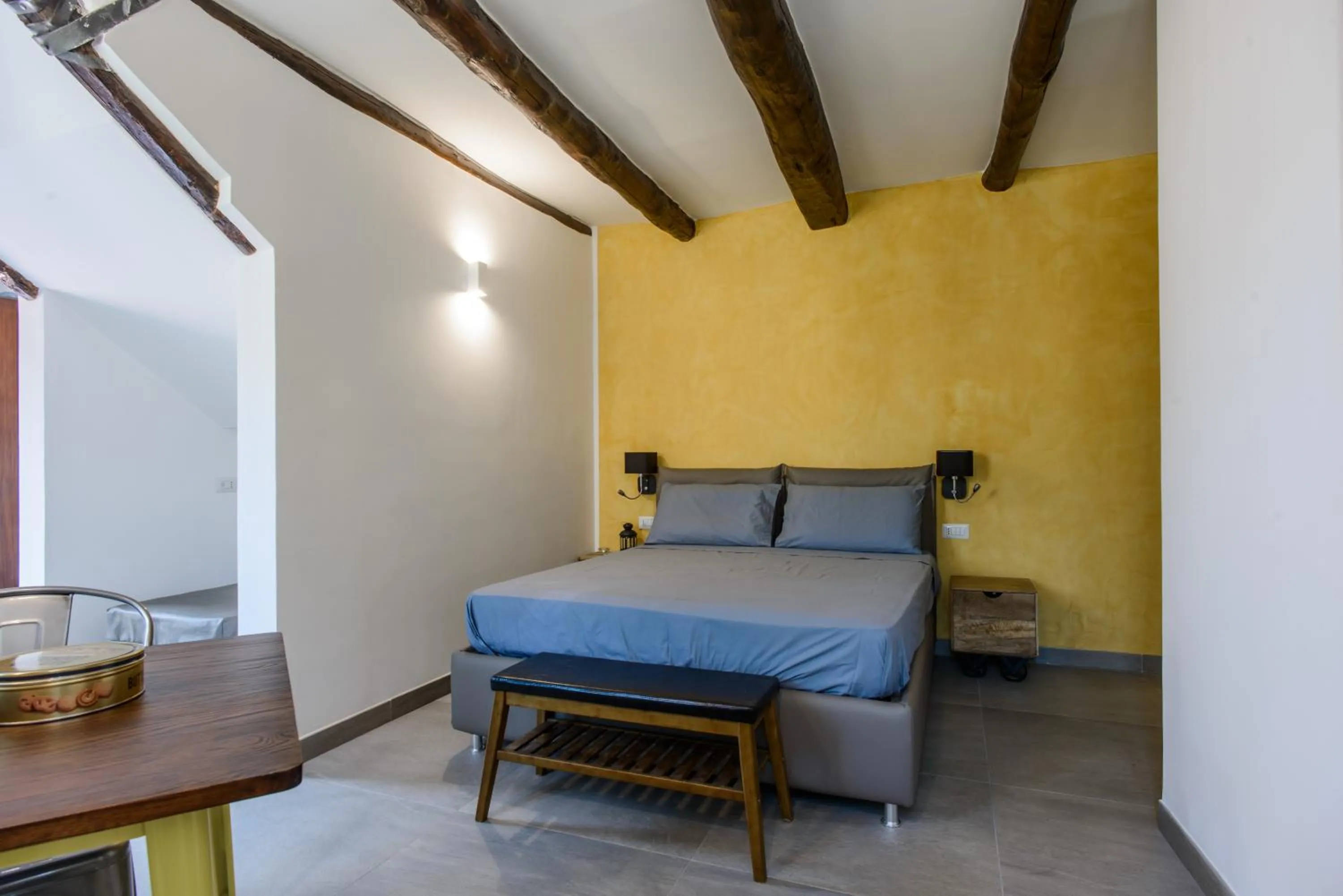 Photo of the whole room, Bed in Napoli Suite Toledo 10 By Dimorra