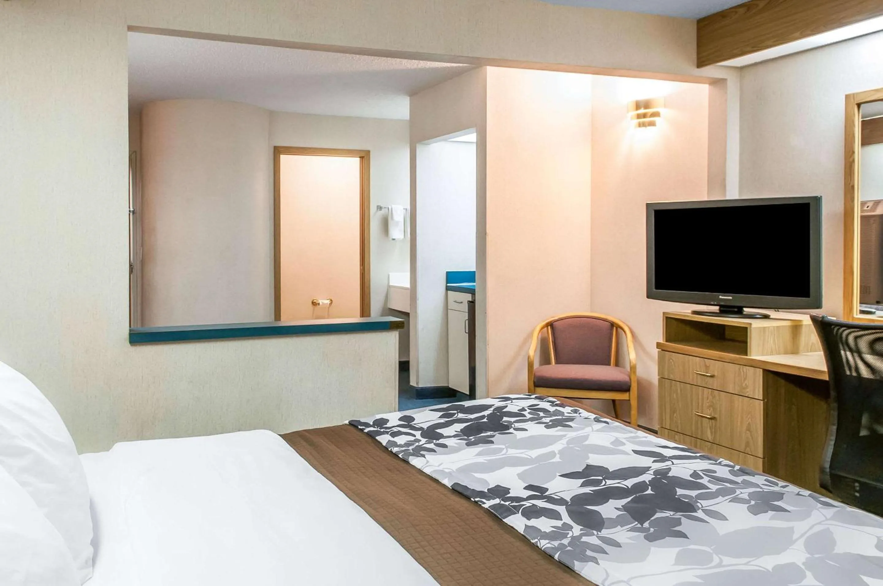 Bedroom, Bed in Sleep Inn University