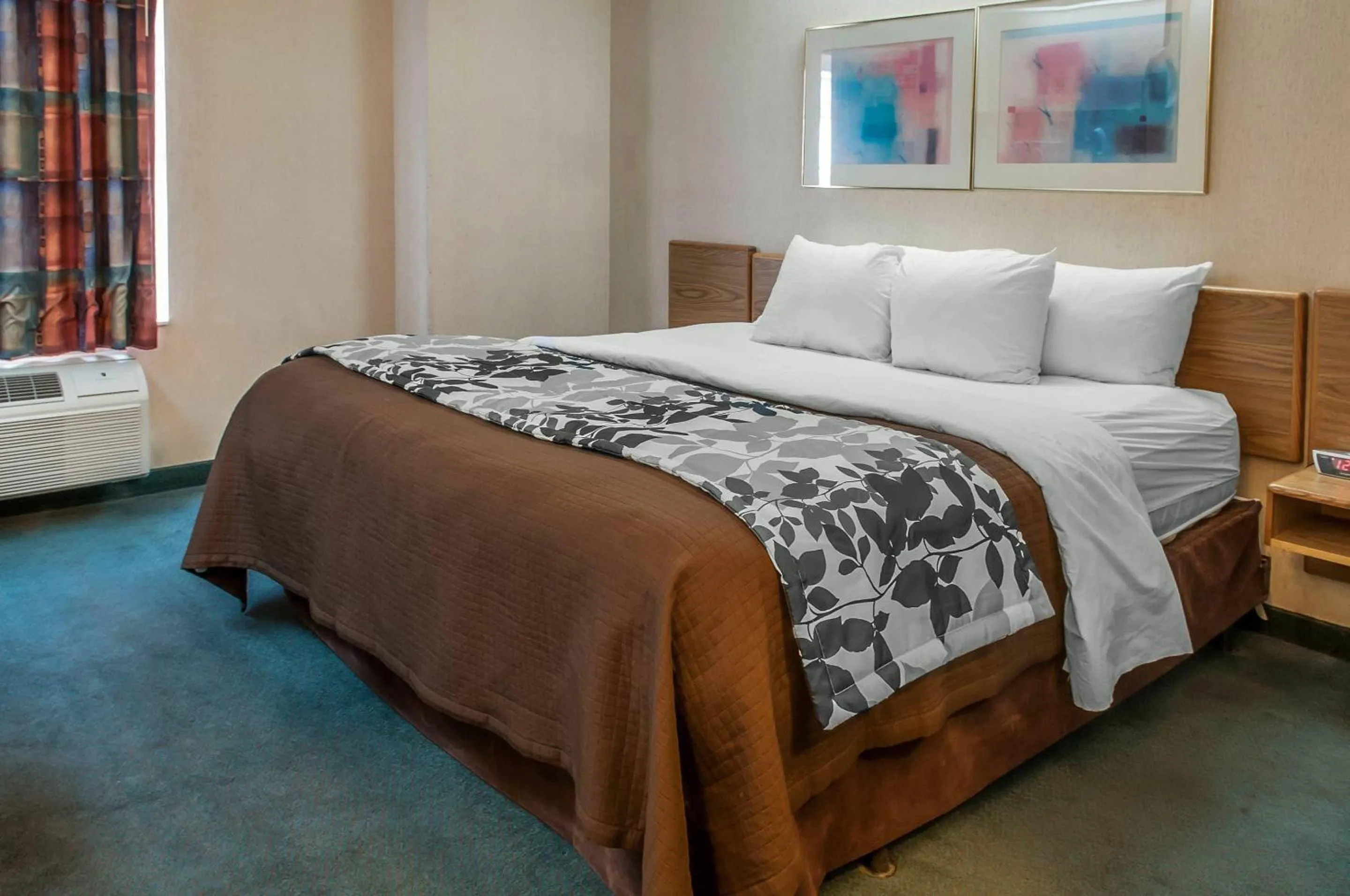 Bedroom, Bed in Sleep Inn University