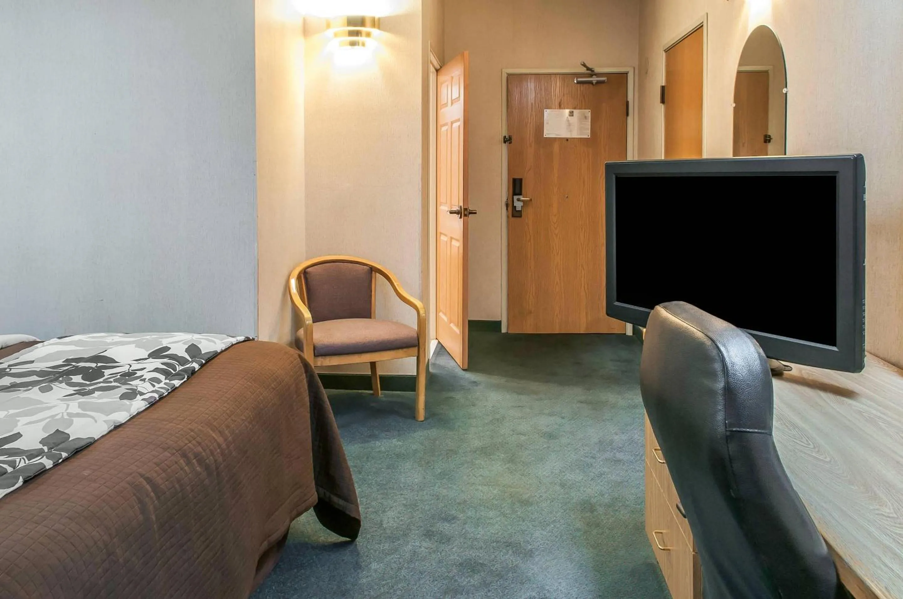 Bedroom, Bed in Sleep Inn University