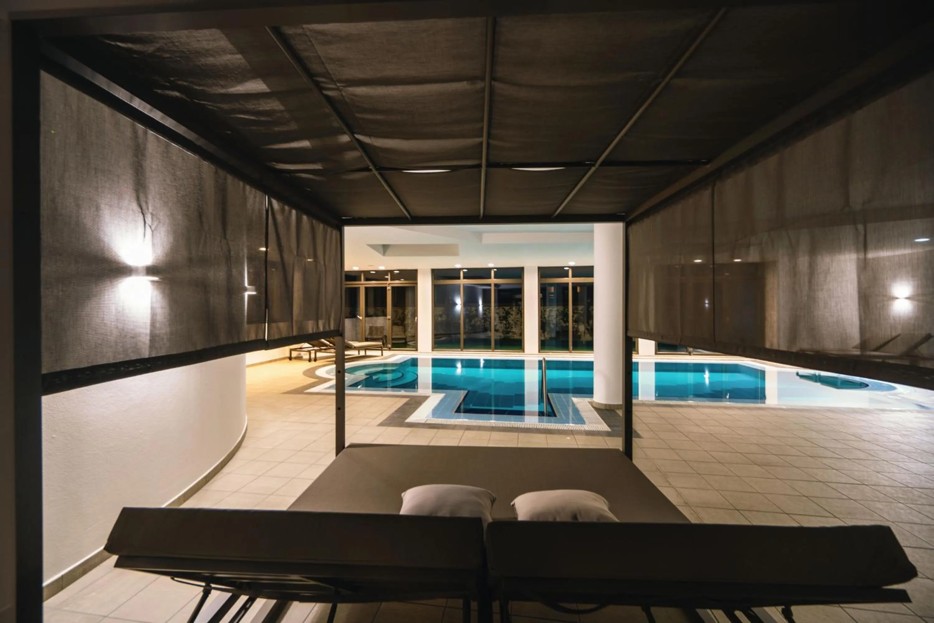 Swimming pool in Anett hotel