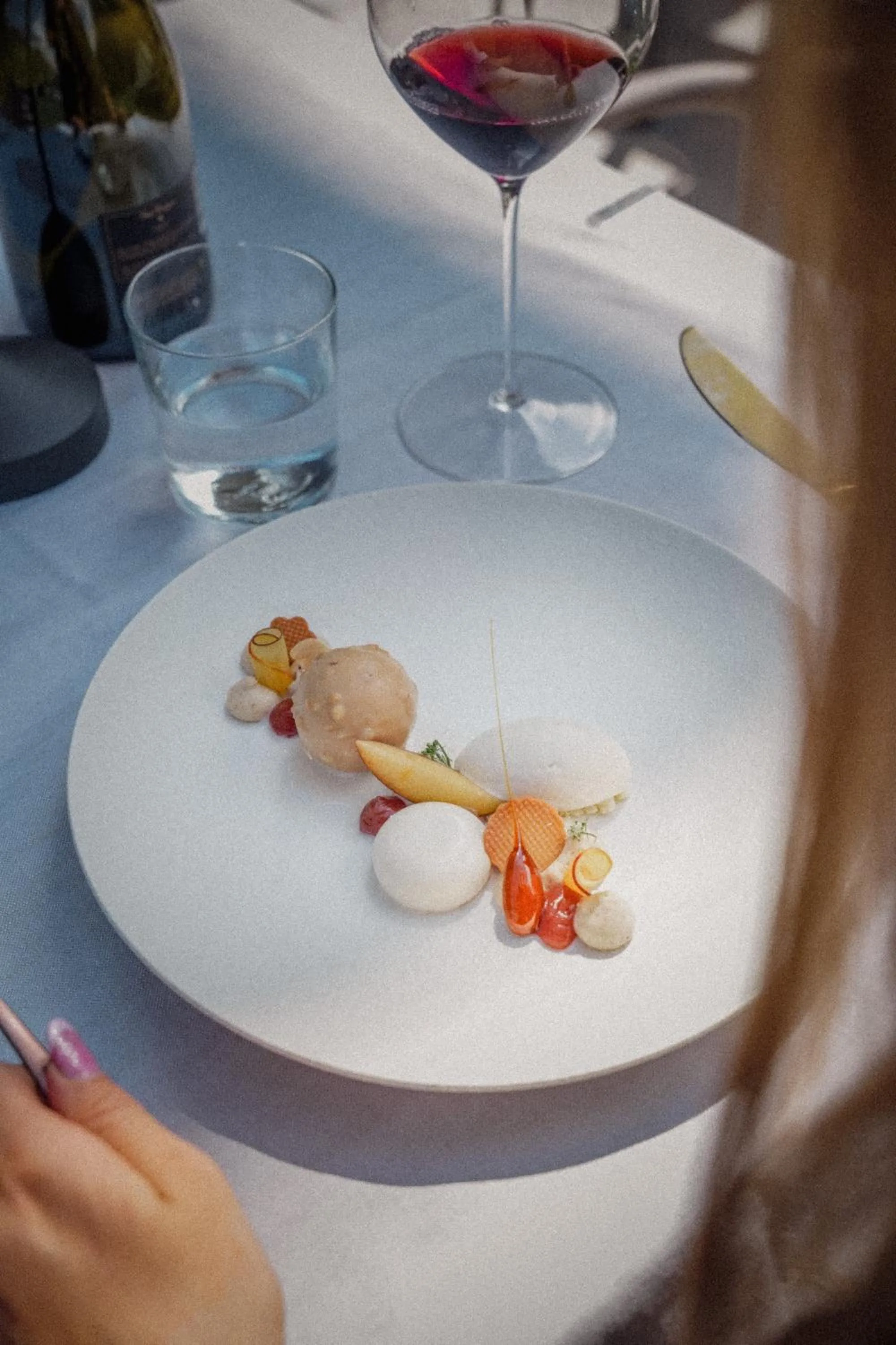 Restaurant/places to eat in Anett hotel