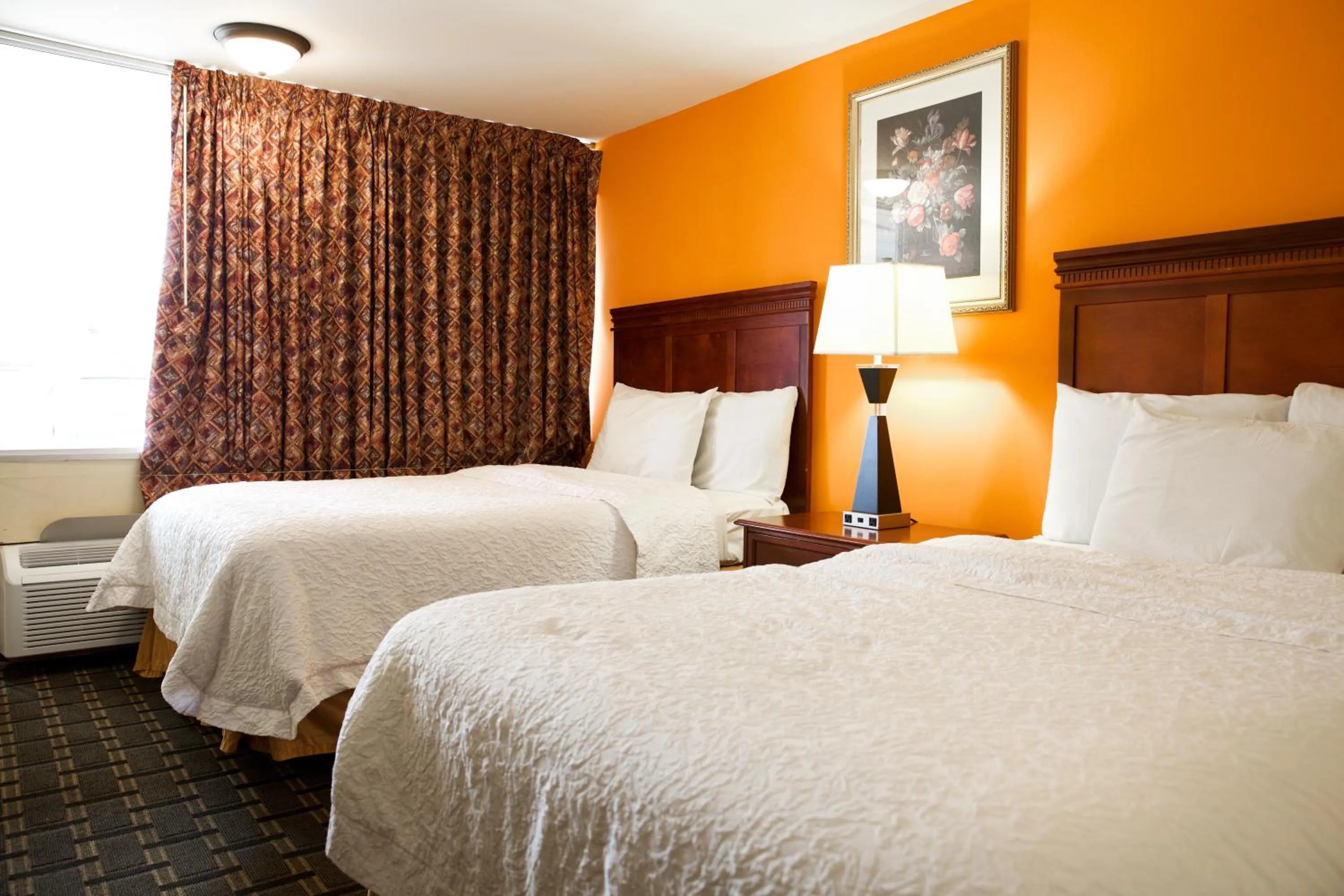 Bed in Highlander Motel