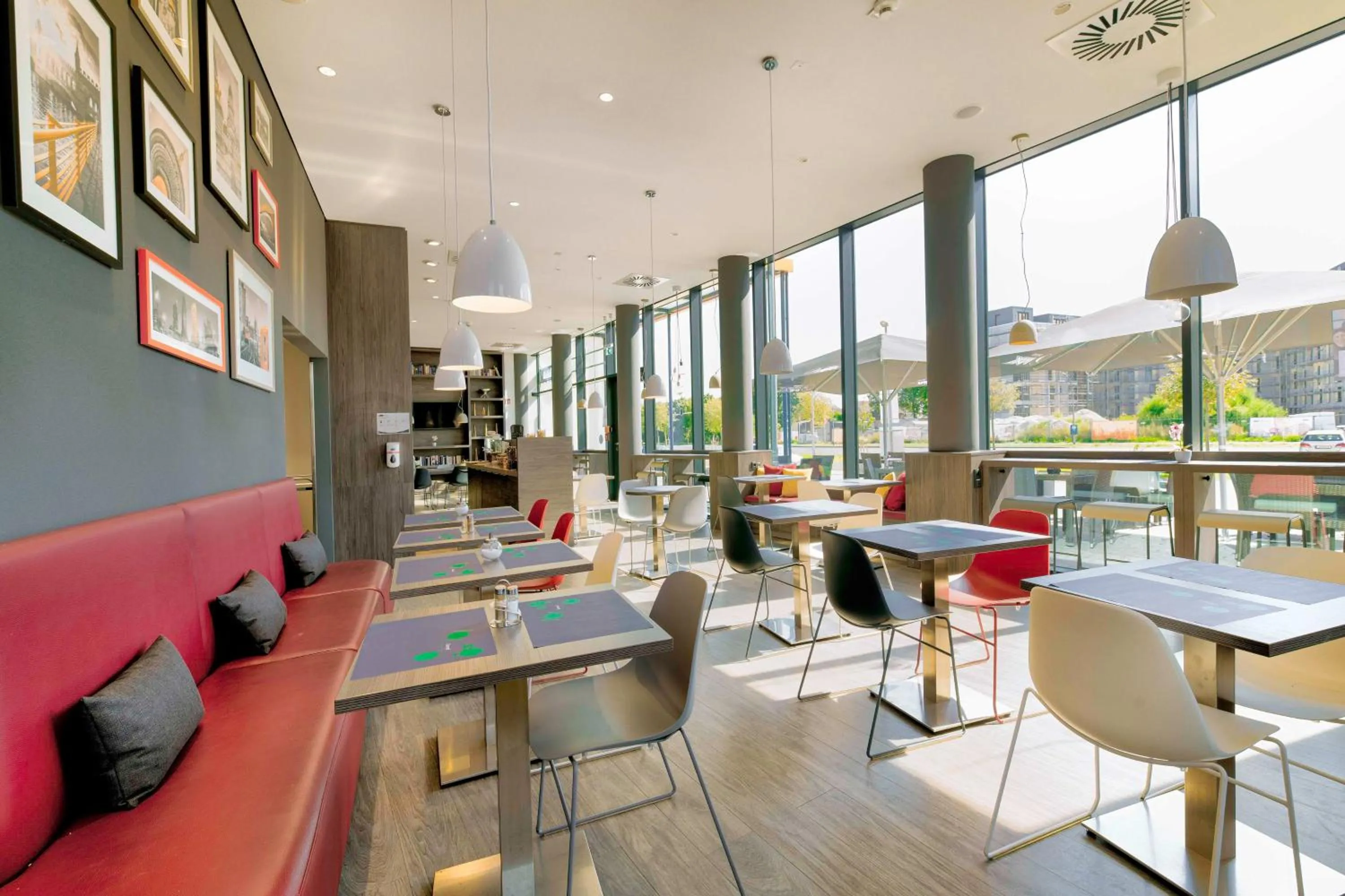 Seating area in Campanile Berlin Brandenburg Airport