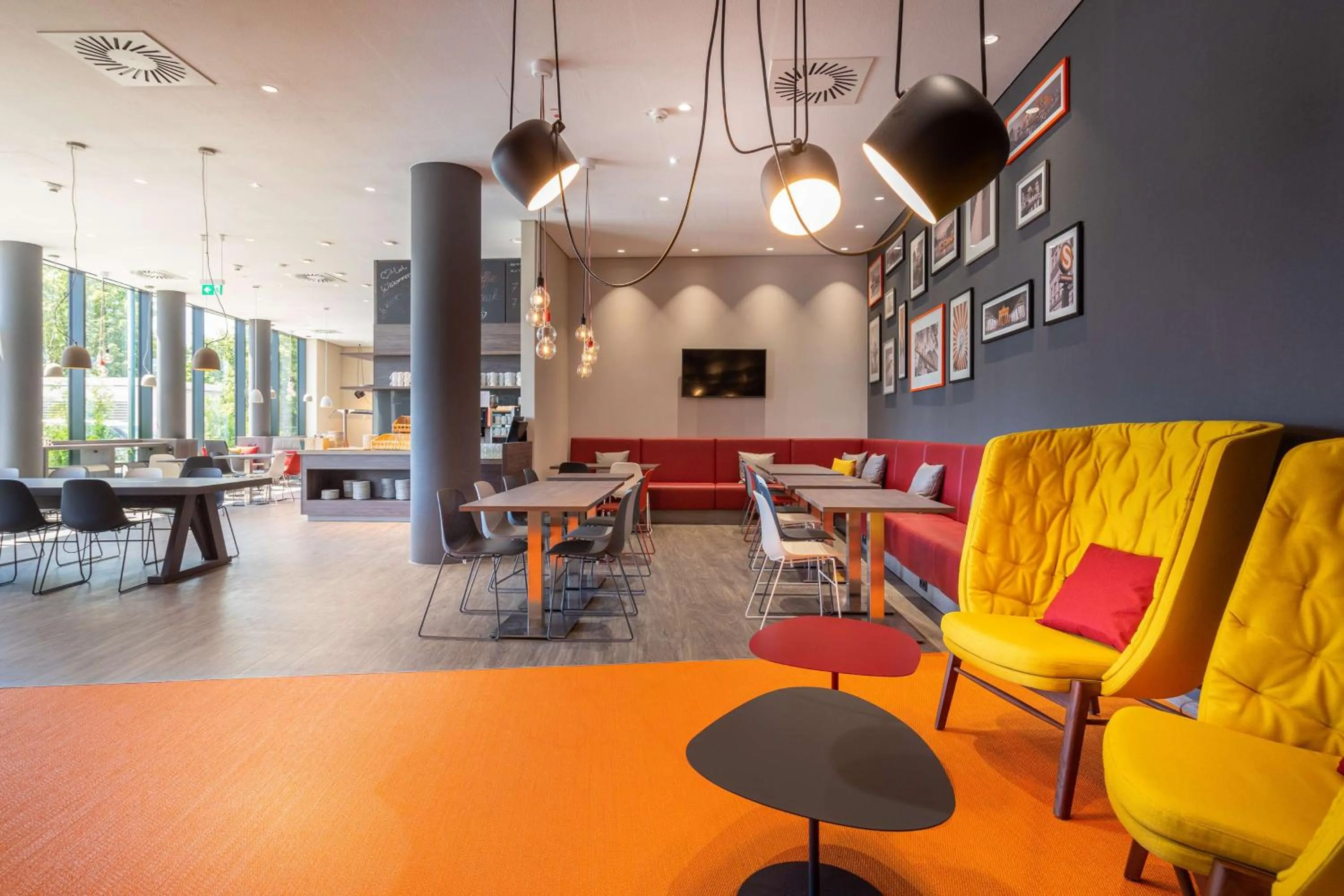 Restaurant/places to eat in Campanile Berlin Brandenburg Airport