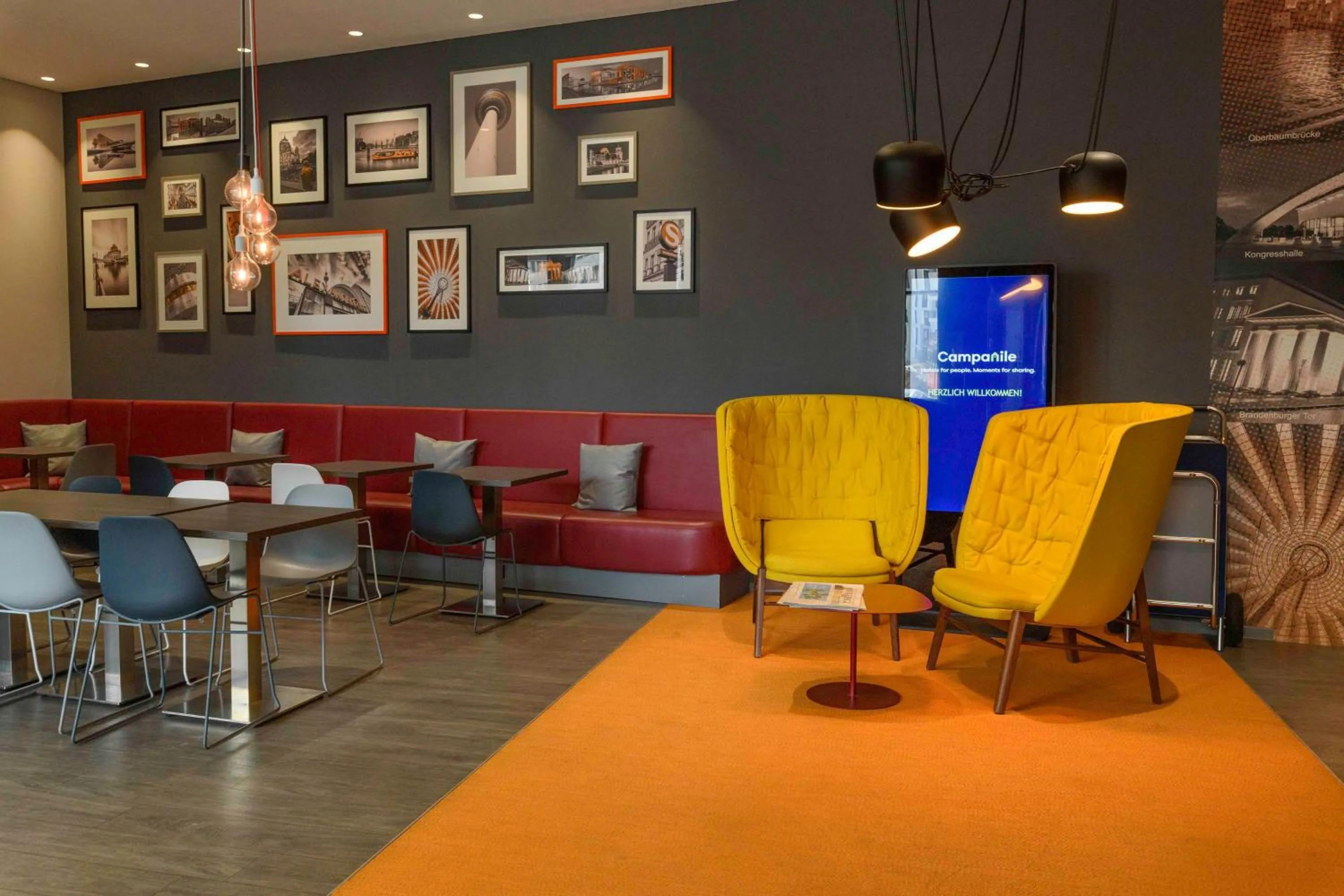 Lobby or reception in Campanile Berlin Brandenburg Airport