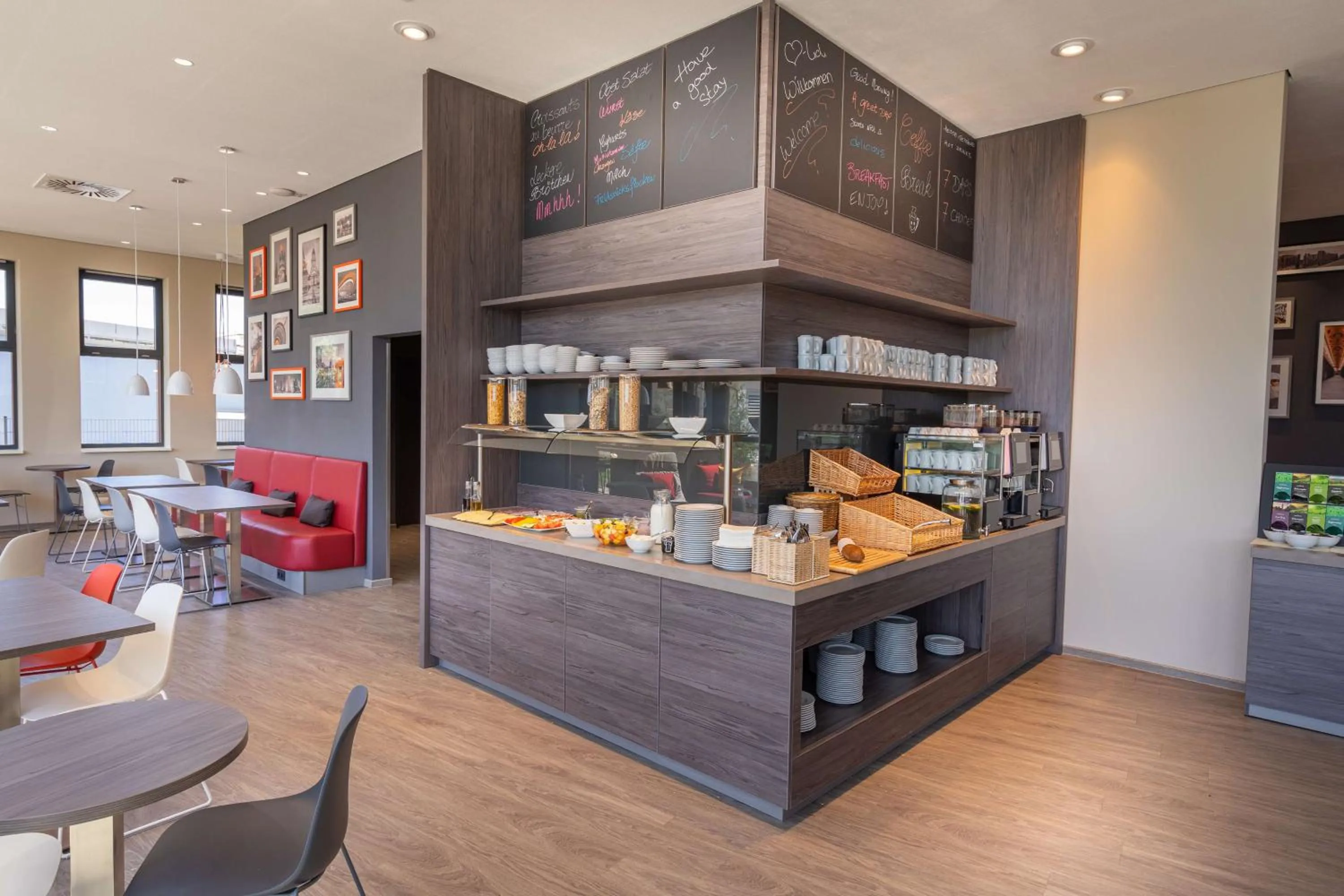 Coffee/tea facilities in Campanile Berlin Brandenburg Airport