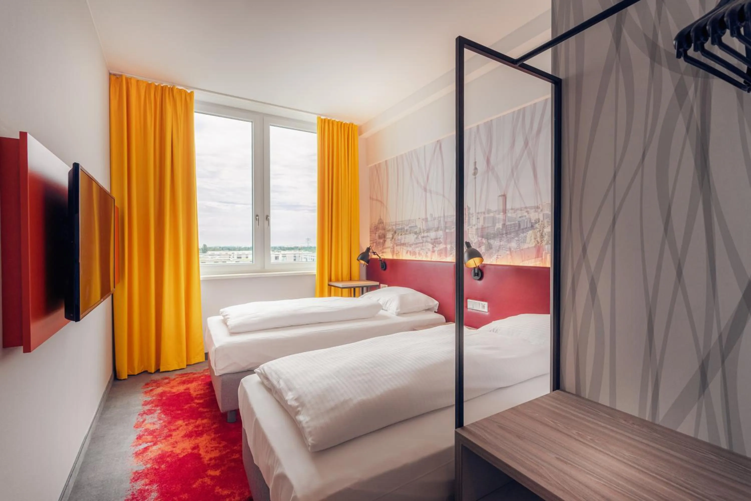 Bed in Campanile Berlin Brandenburg Airport