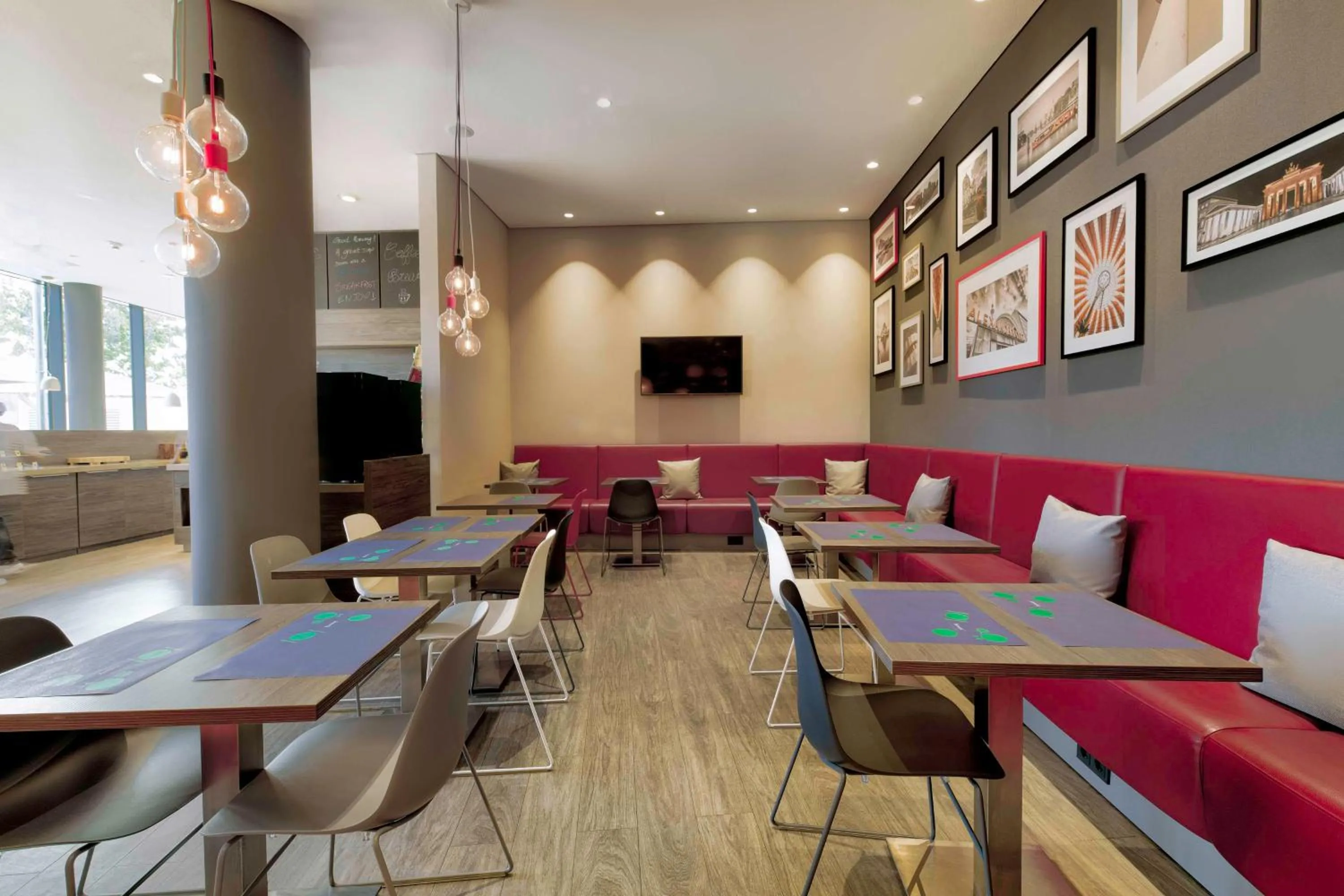 Lobby or reception in Campanile Berlin Brandenburg Airport