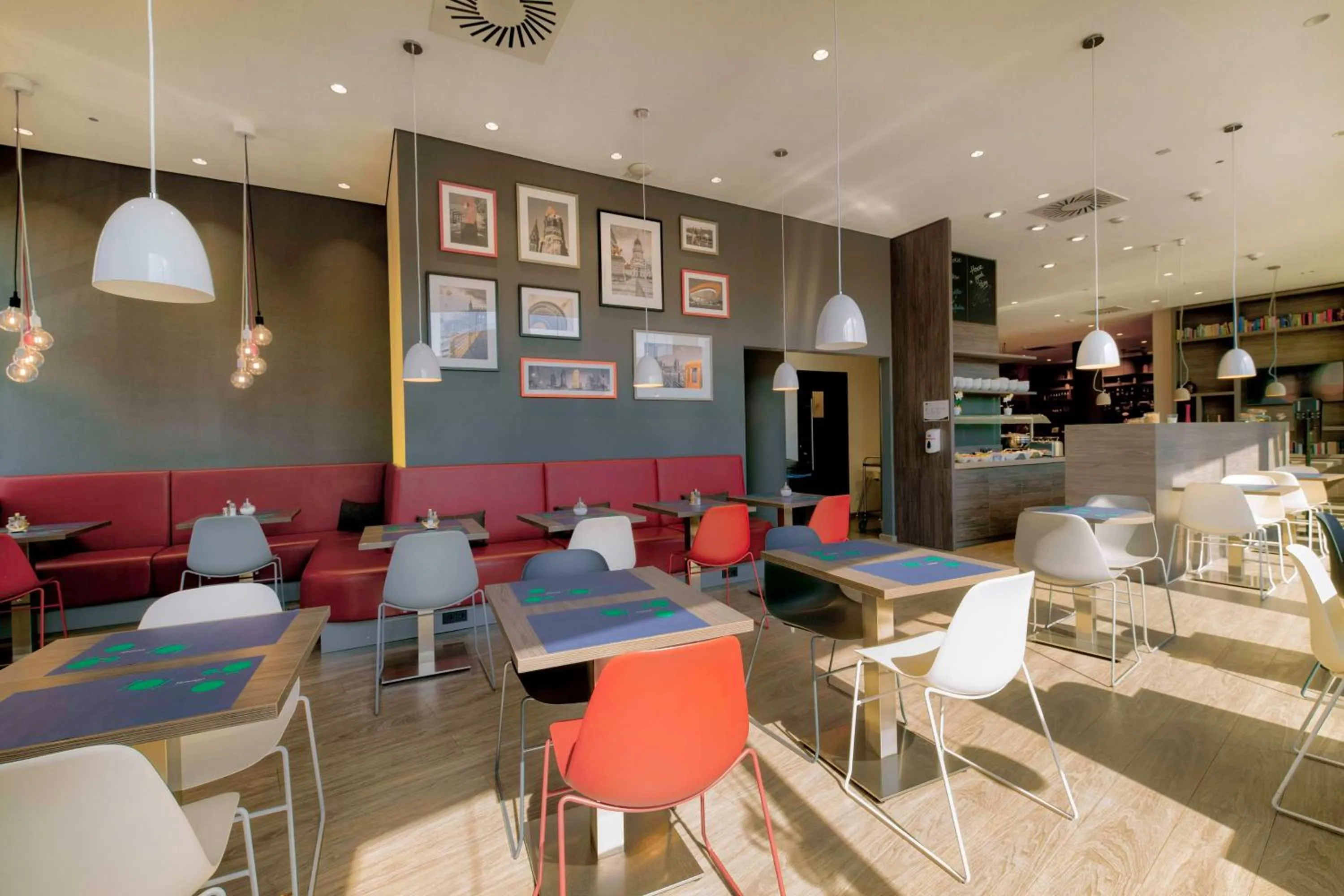 Lobby or reception in Campanile Berlin Brandenburg Airport