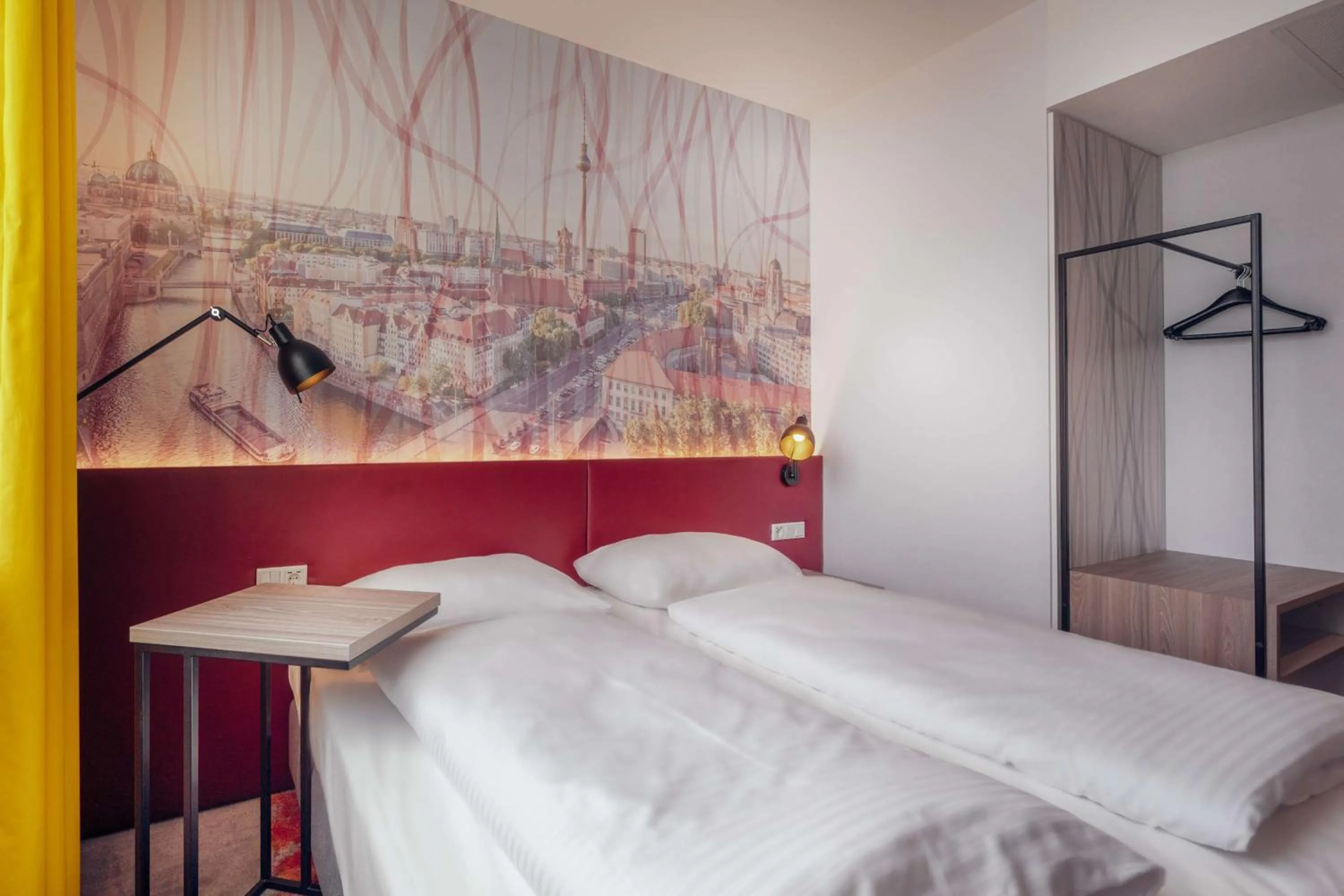 Bed in Campanile Berlin Brandenburg Airport