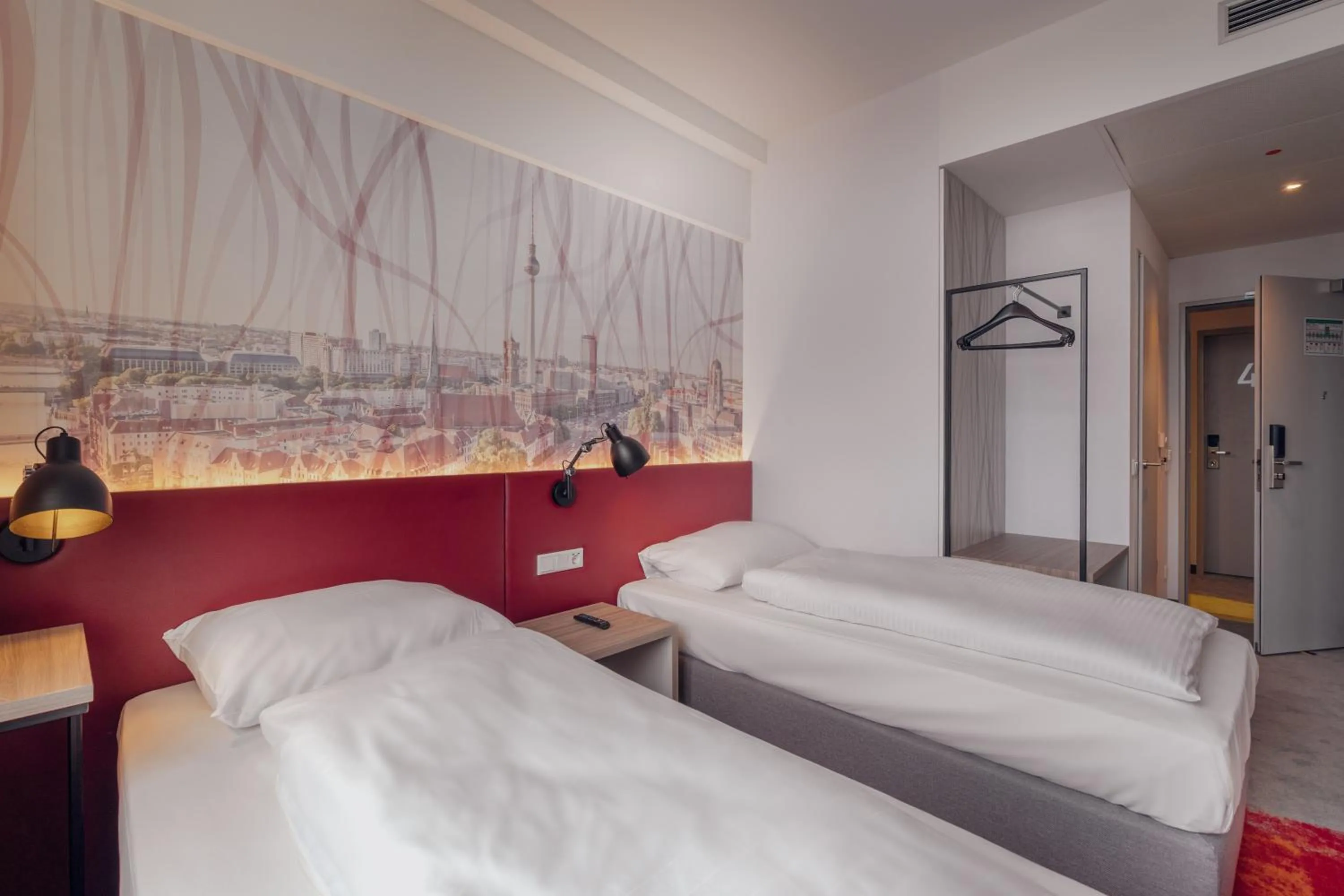 Bed in Campanile Berlin Brandenburg Airport