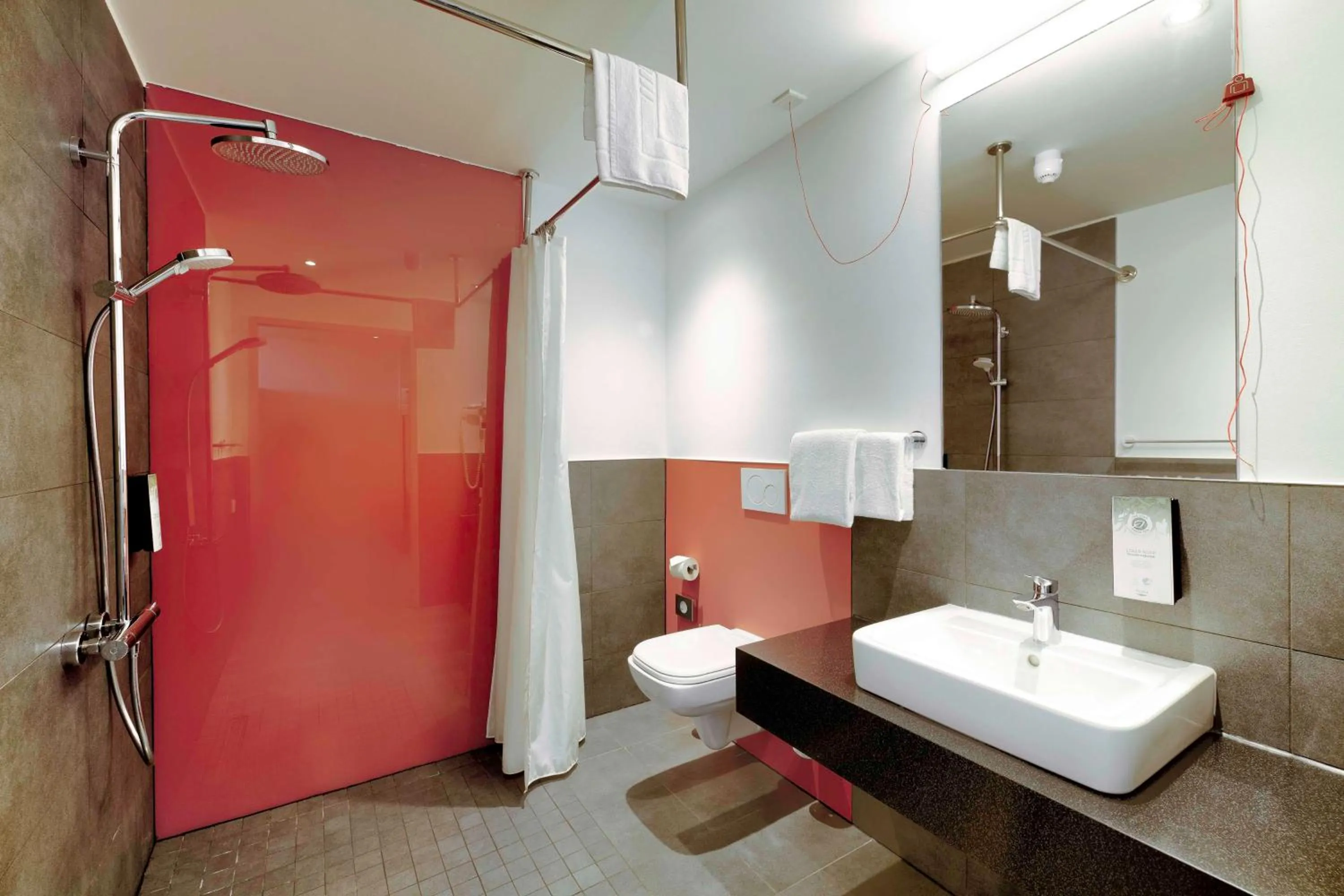 Bathroom in Campanile Berlin Brandenburg Airport