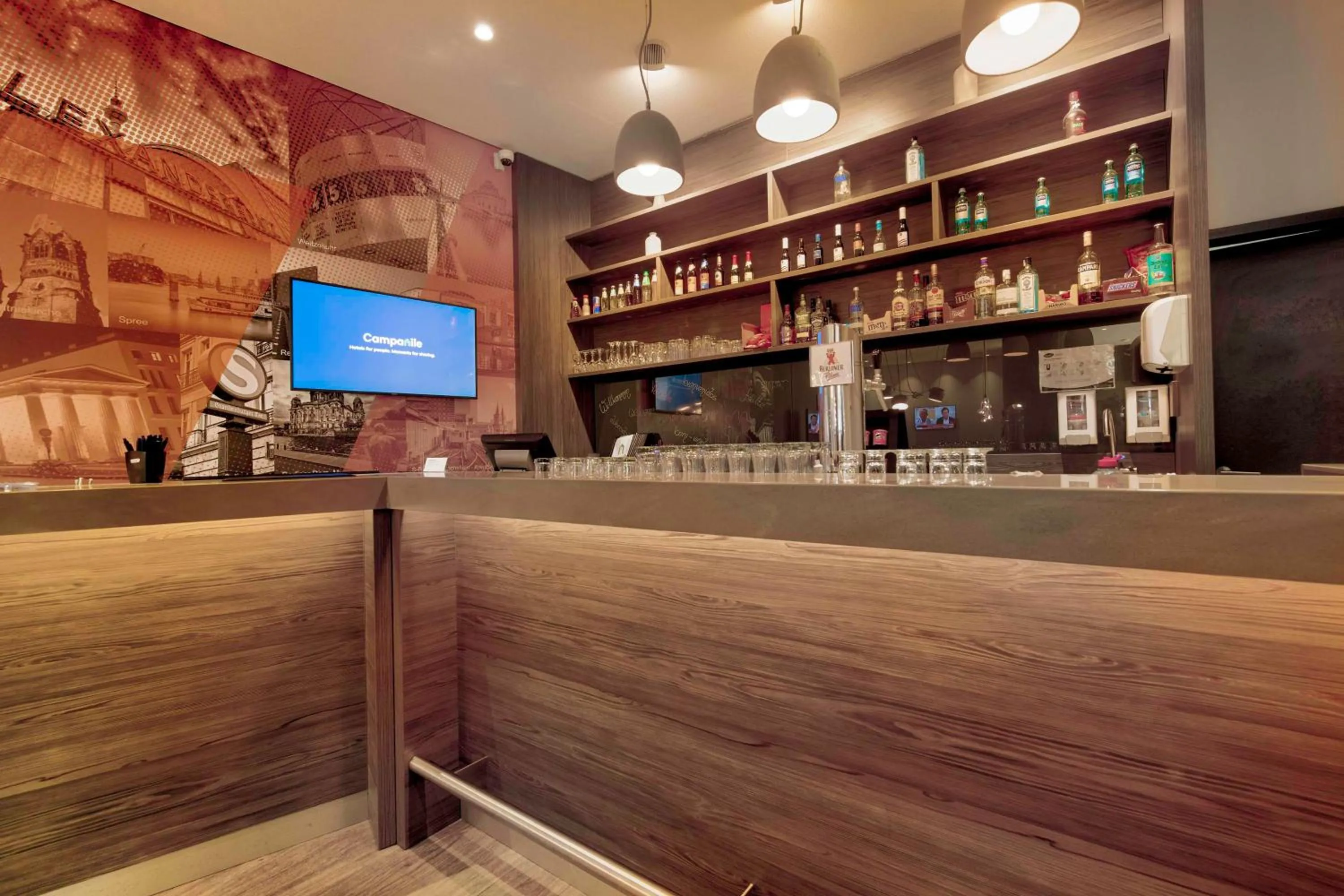 Lobby or reception in Campanile Berlin Brandenburg Airport