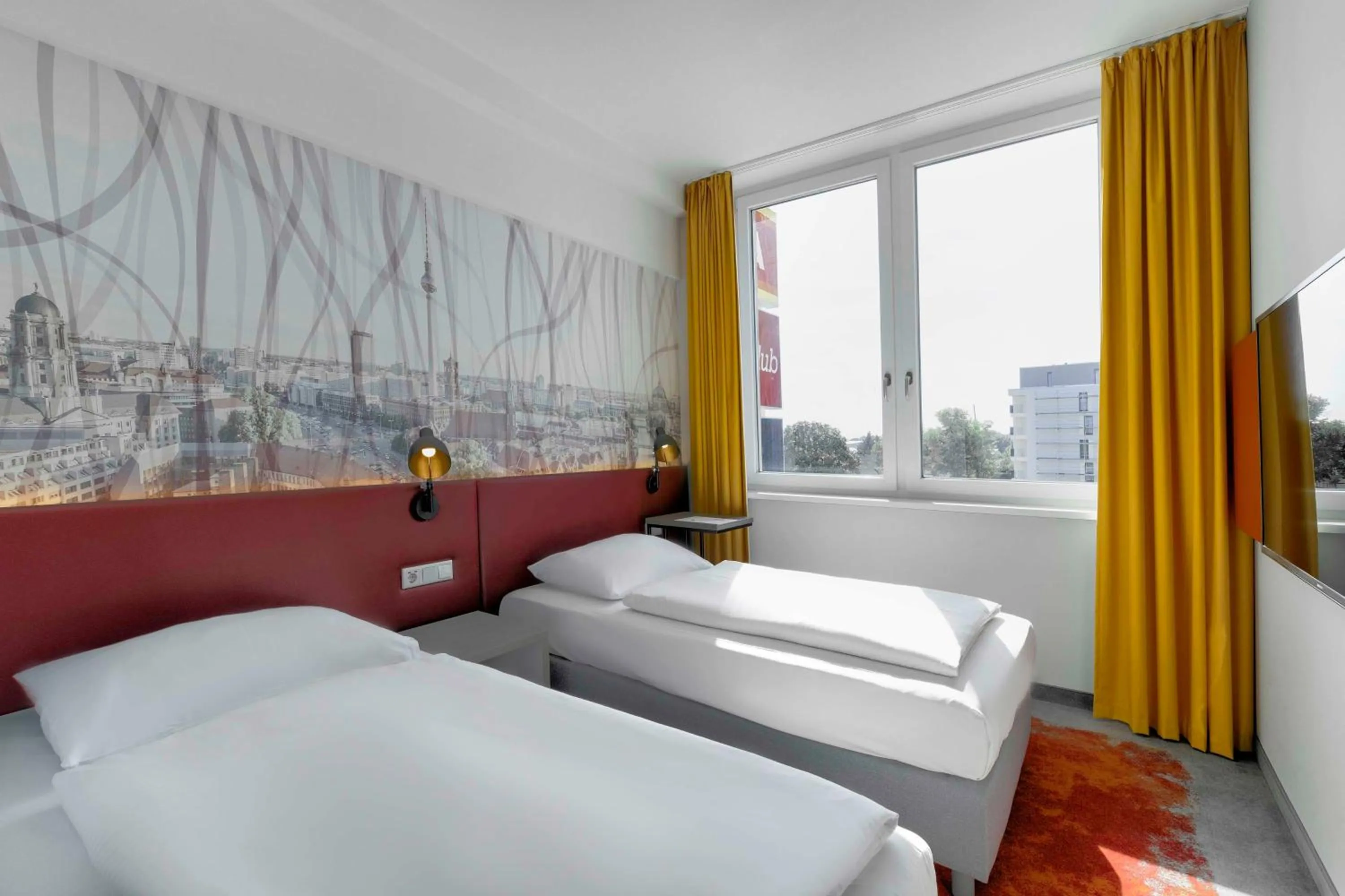 Bed in Campanile Berlin Brandenburg Airport