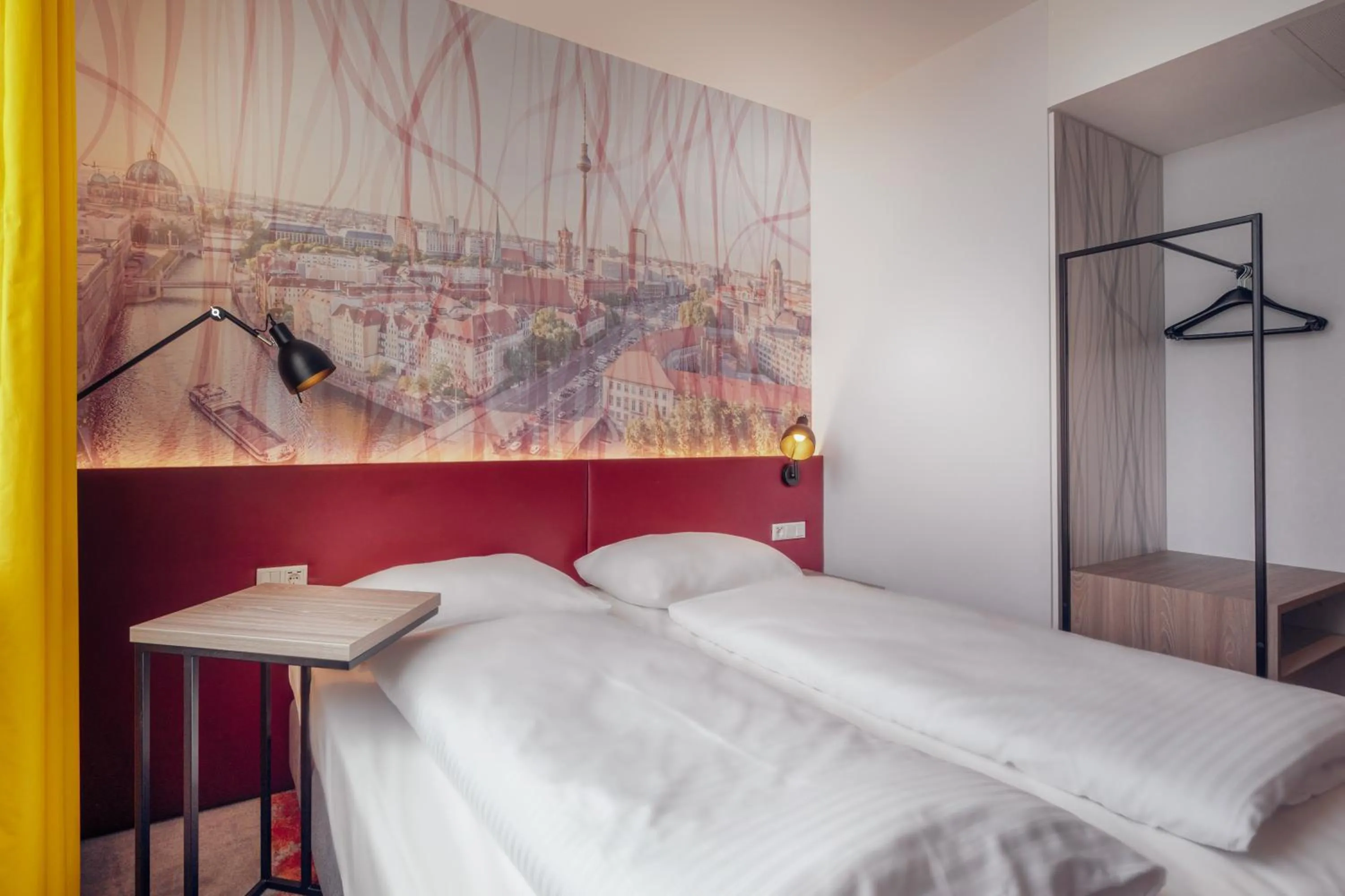 Bed in Campanile Berlin Brandenburg Airport