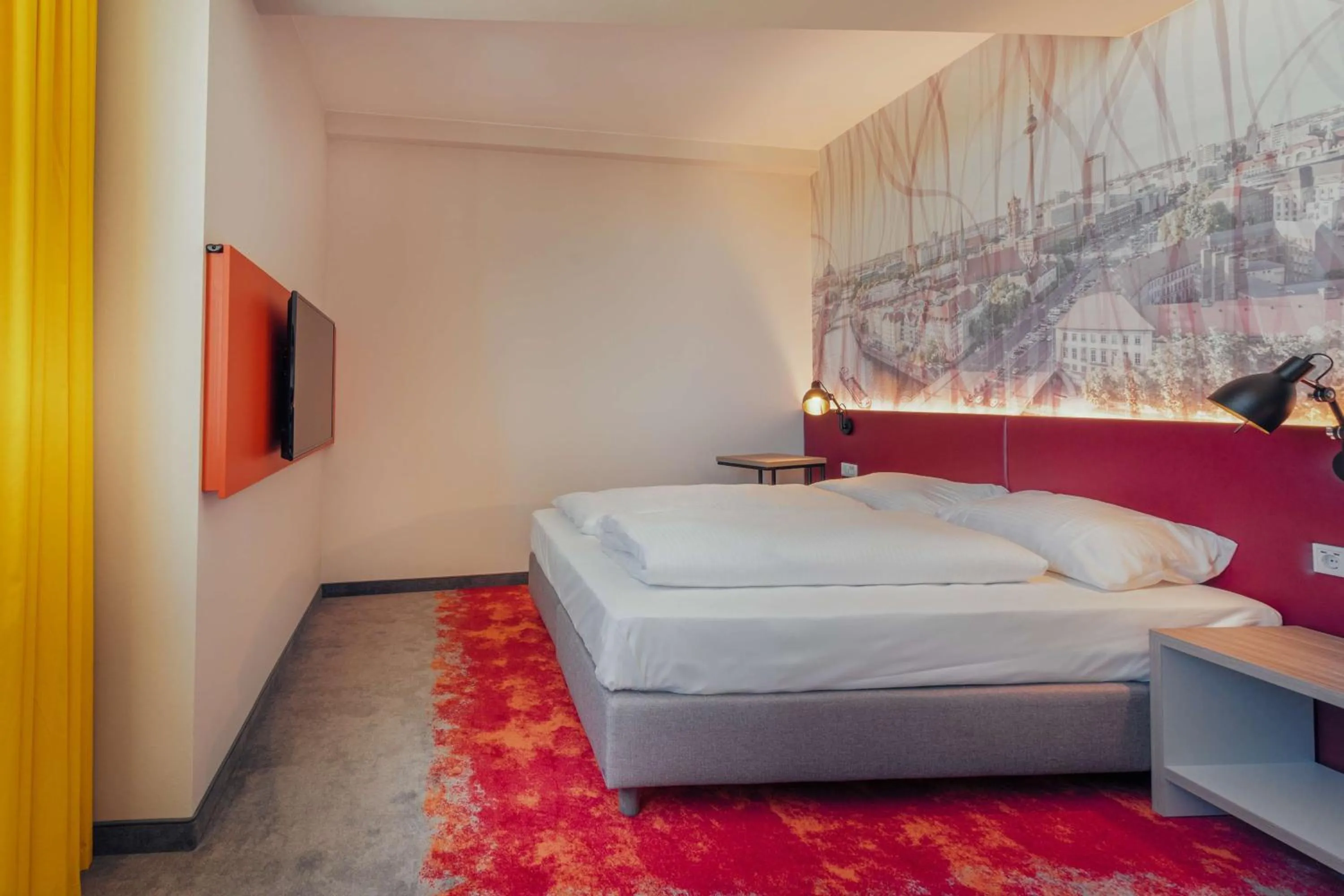 Bed in Campanile Berlin Brandenburg Airport