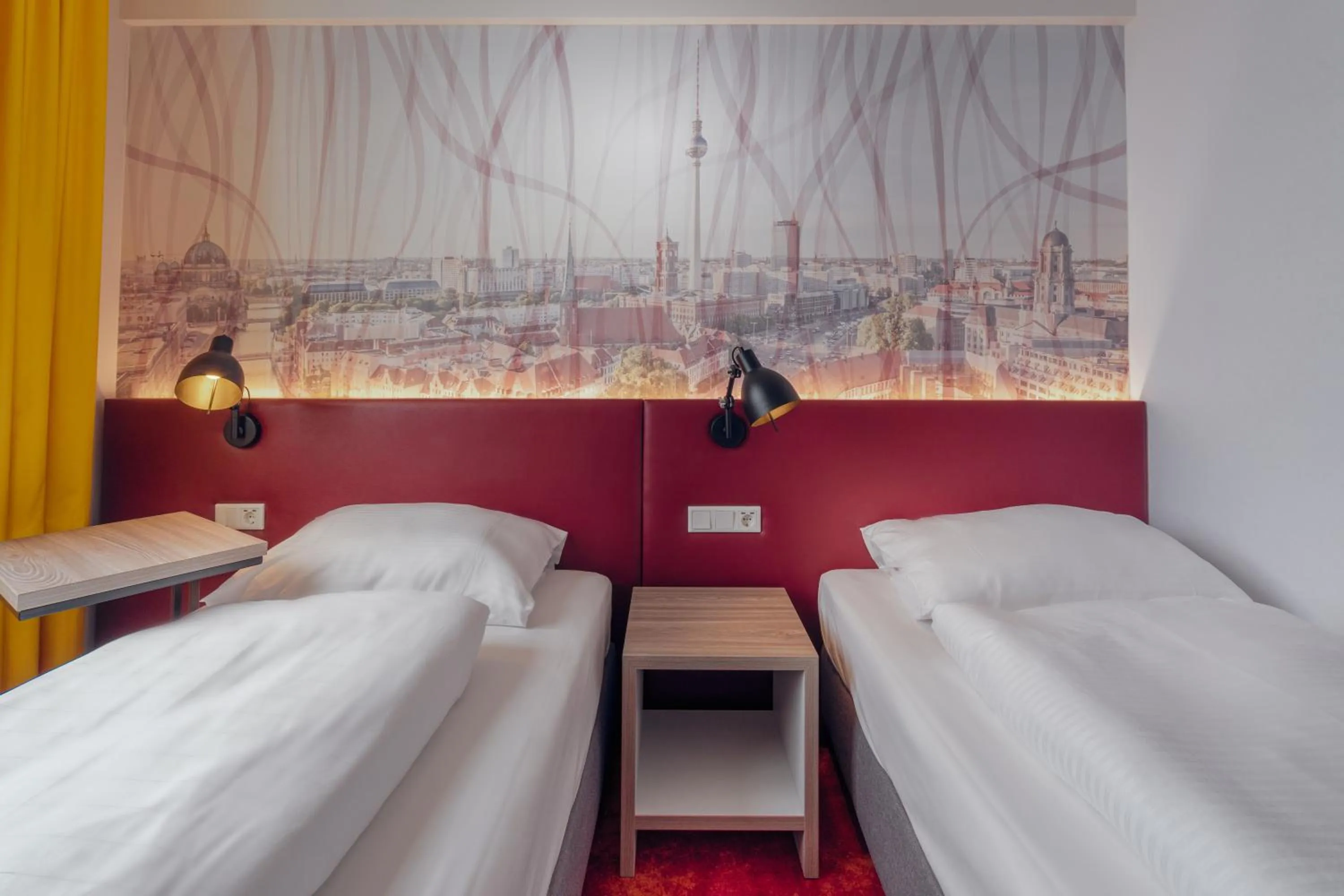 Bed in Campanile Berlin Brandenburg Airport