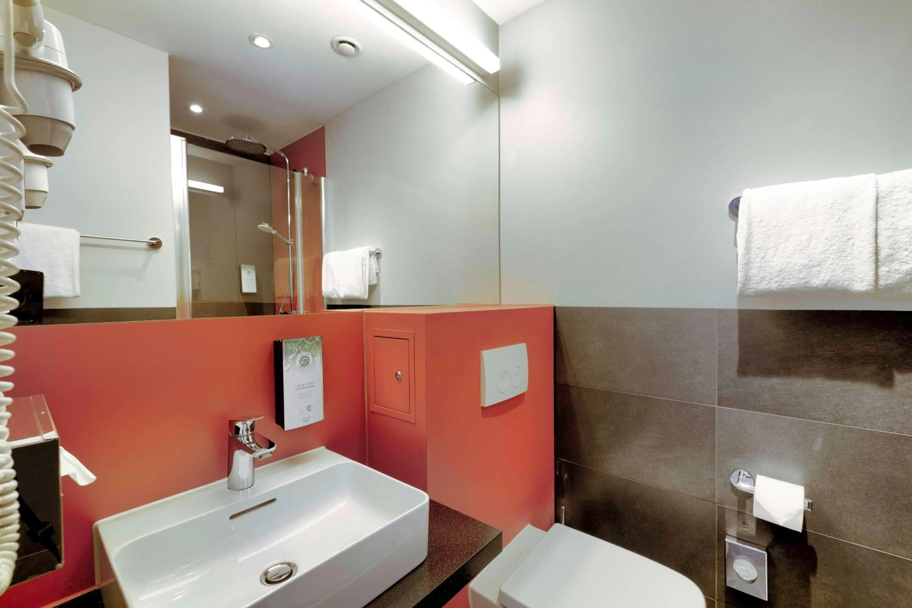 Toilet in Campanile Berlin Brandenburg Airport