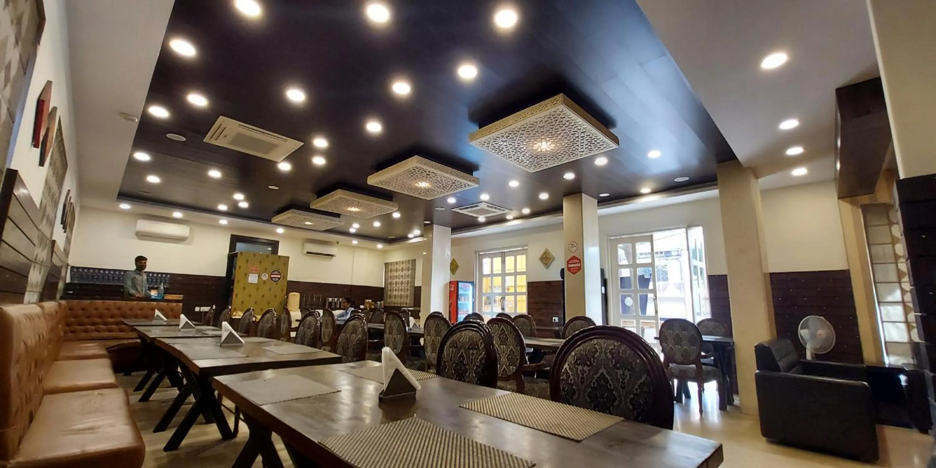 Restaurant/places to eat in Hotel The Orion