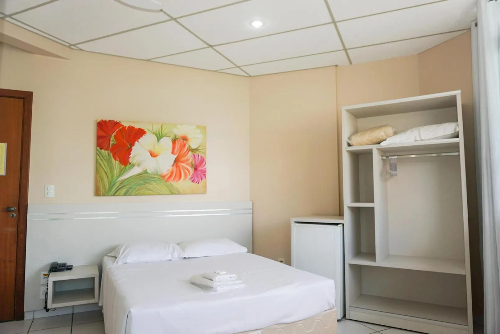 Photo of the whole room, Bed in Lord Hotel Camburi