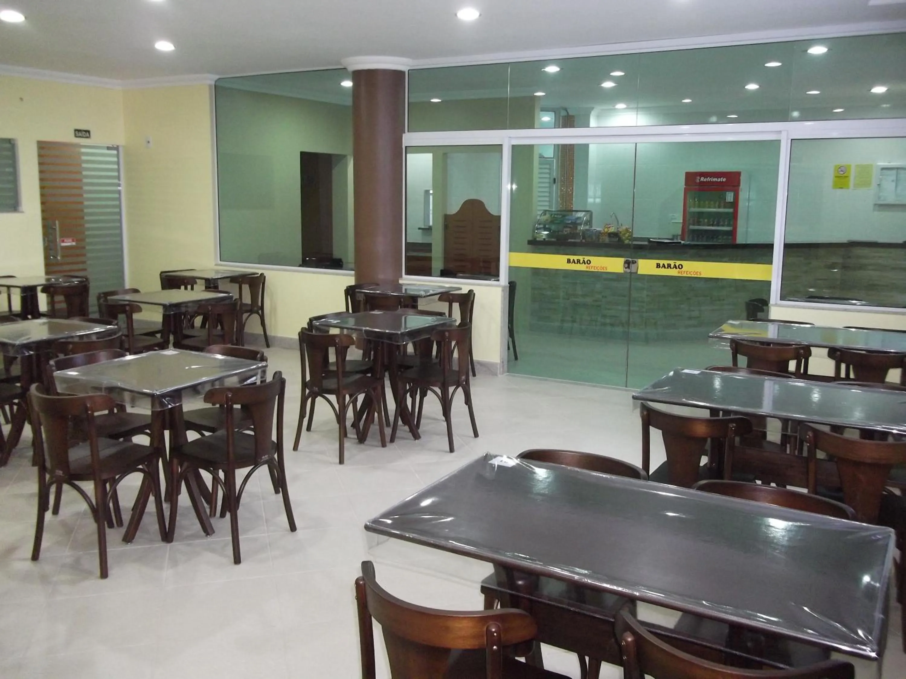 Restaurant/places to eat in Lord Hotel Camburi