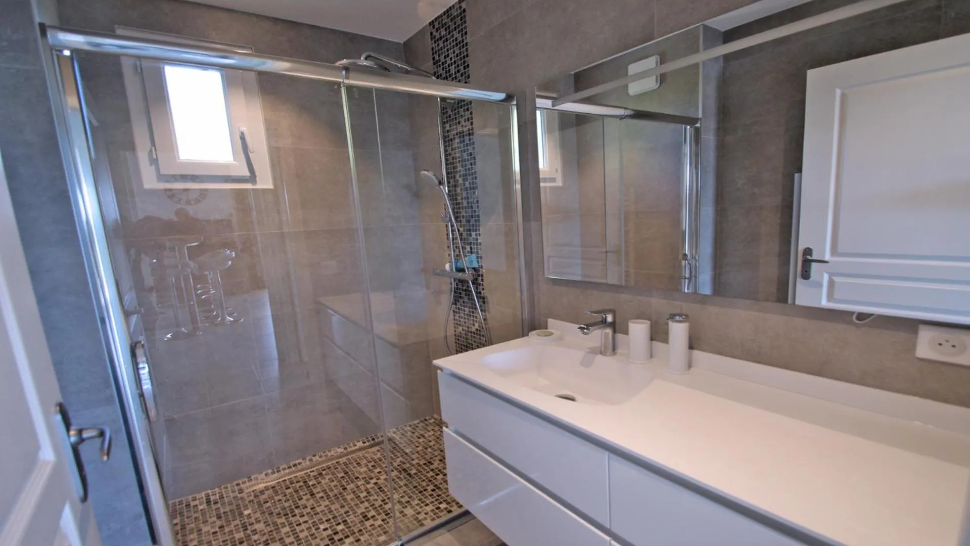 Bathroom in Les Terrasses de la Croisette