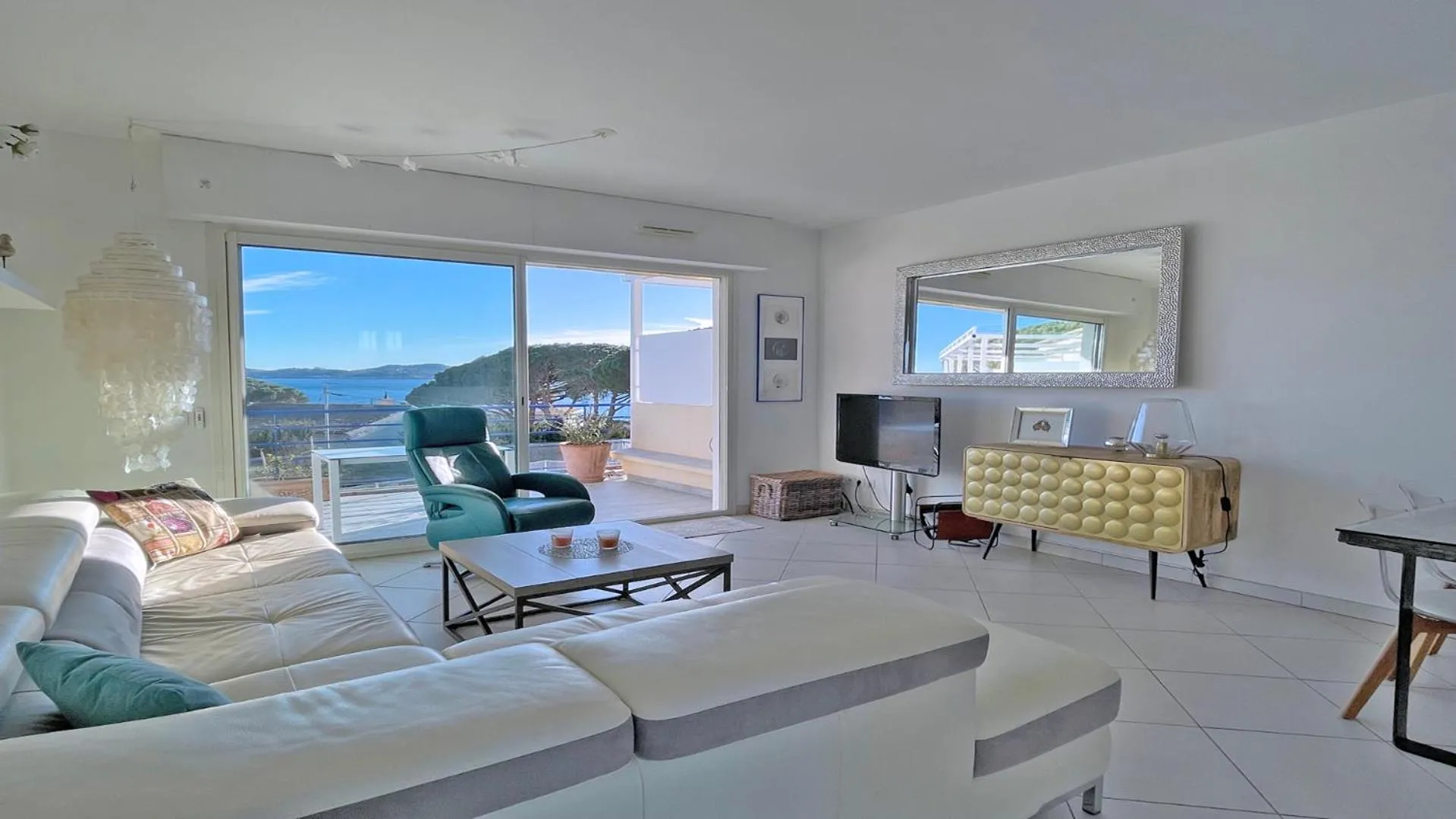 Living room in Les Terrasses de la Croisette