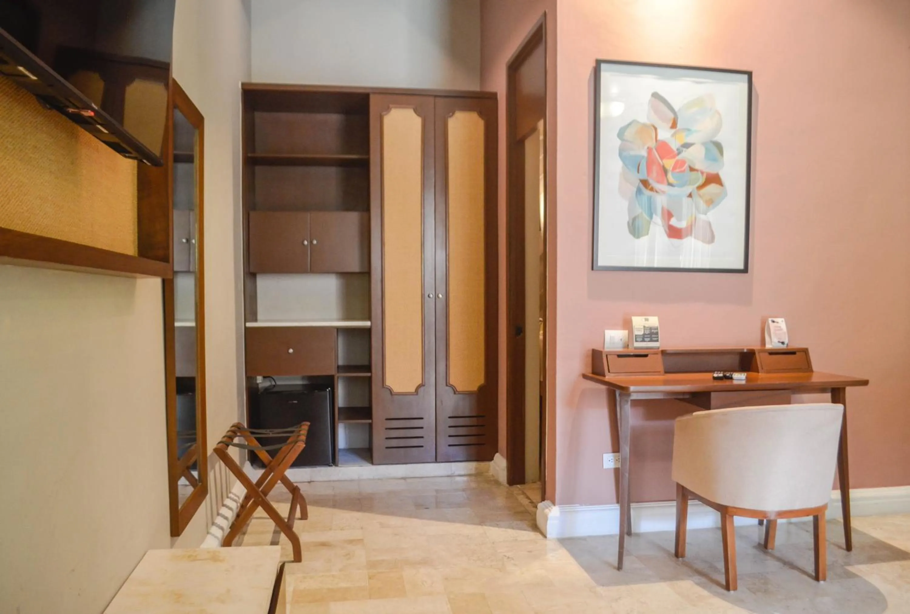 wardrobe in Casa Lucia Hotel Boutique