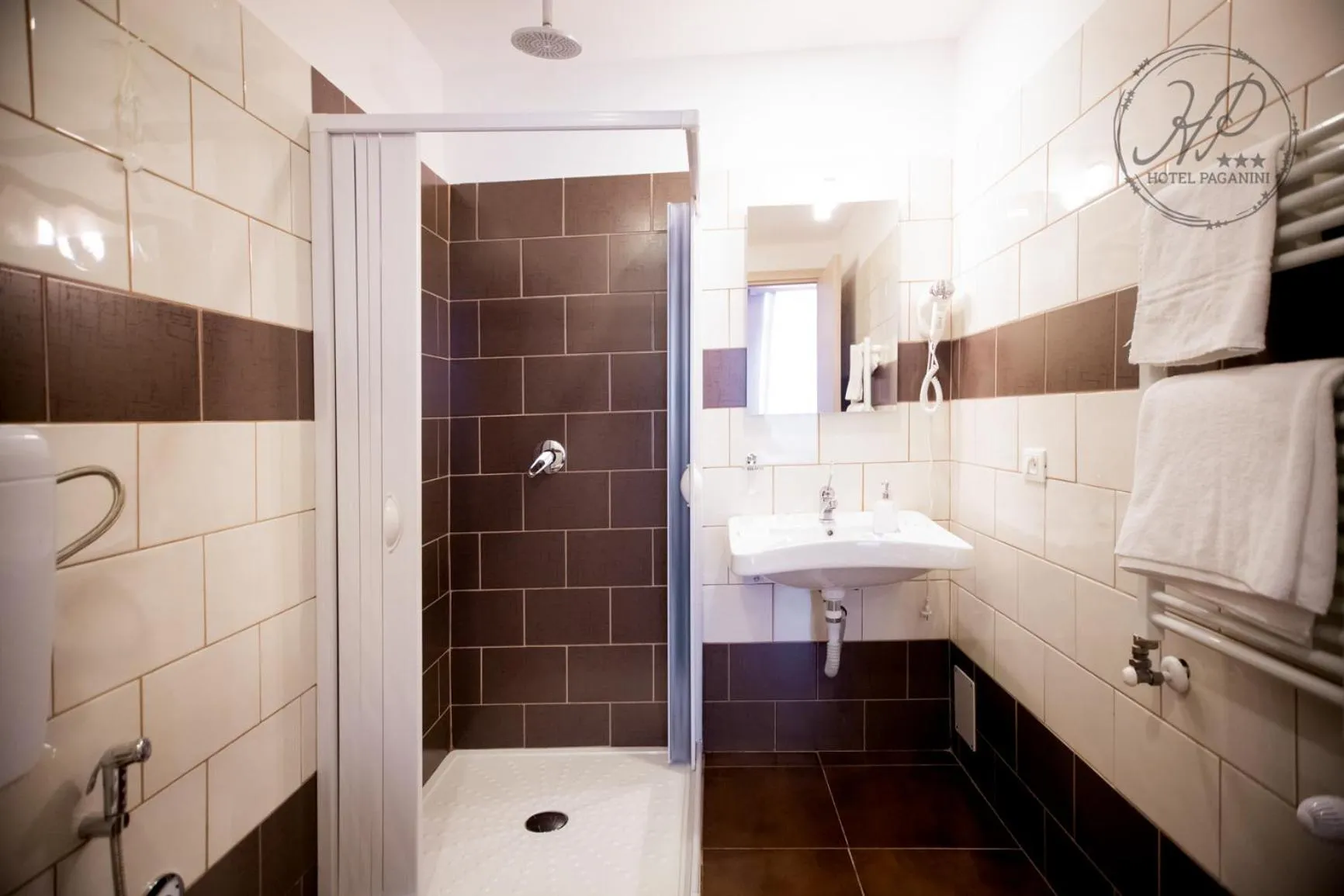 Shower in Hotel Paganini