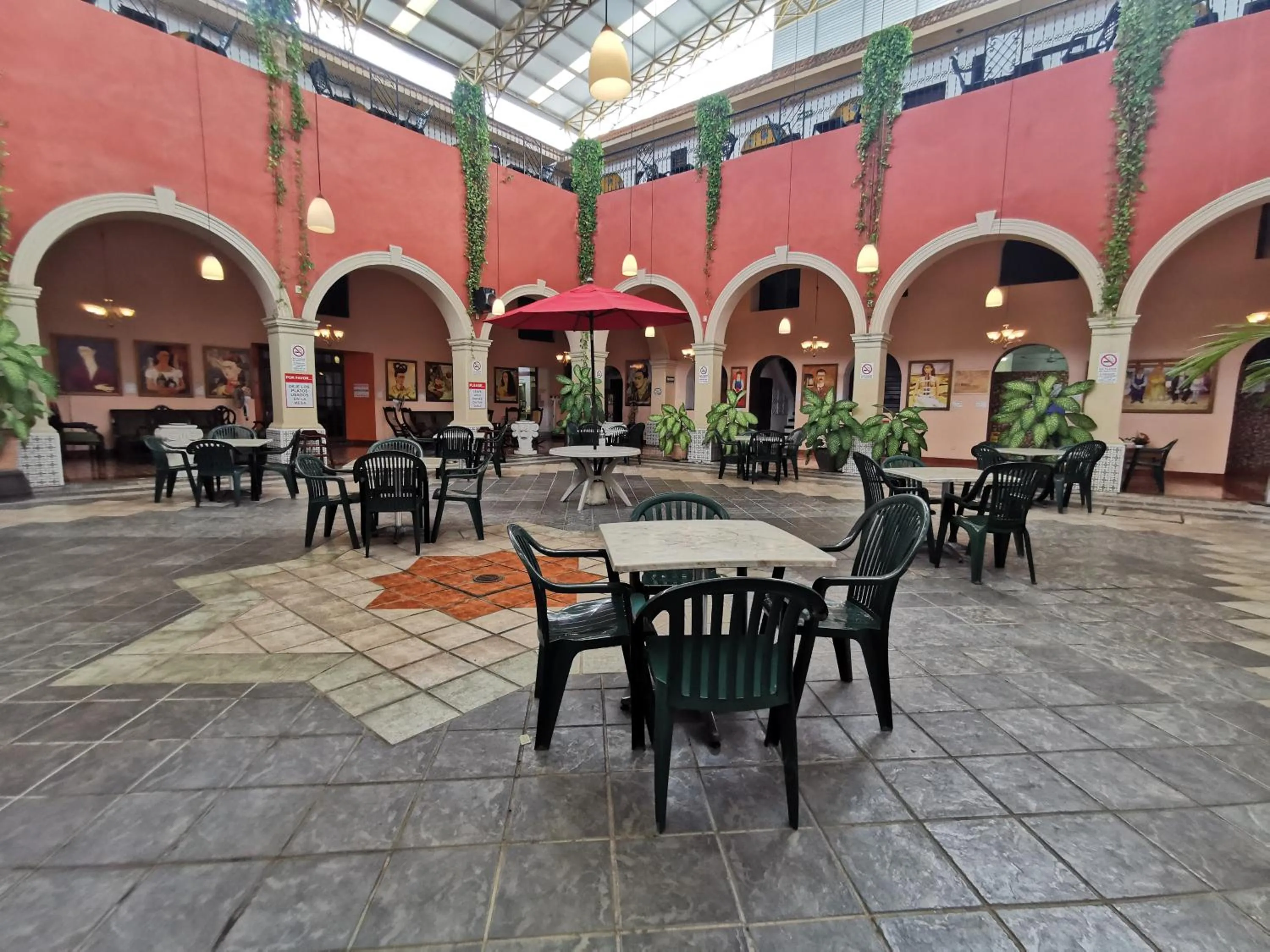 Patio in Hotel Doralba Inn