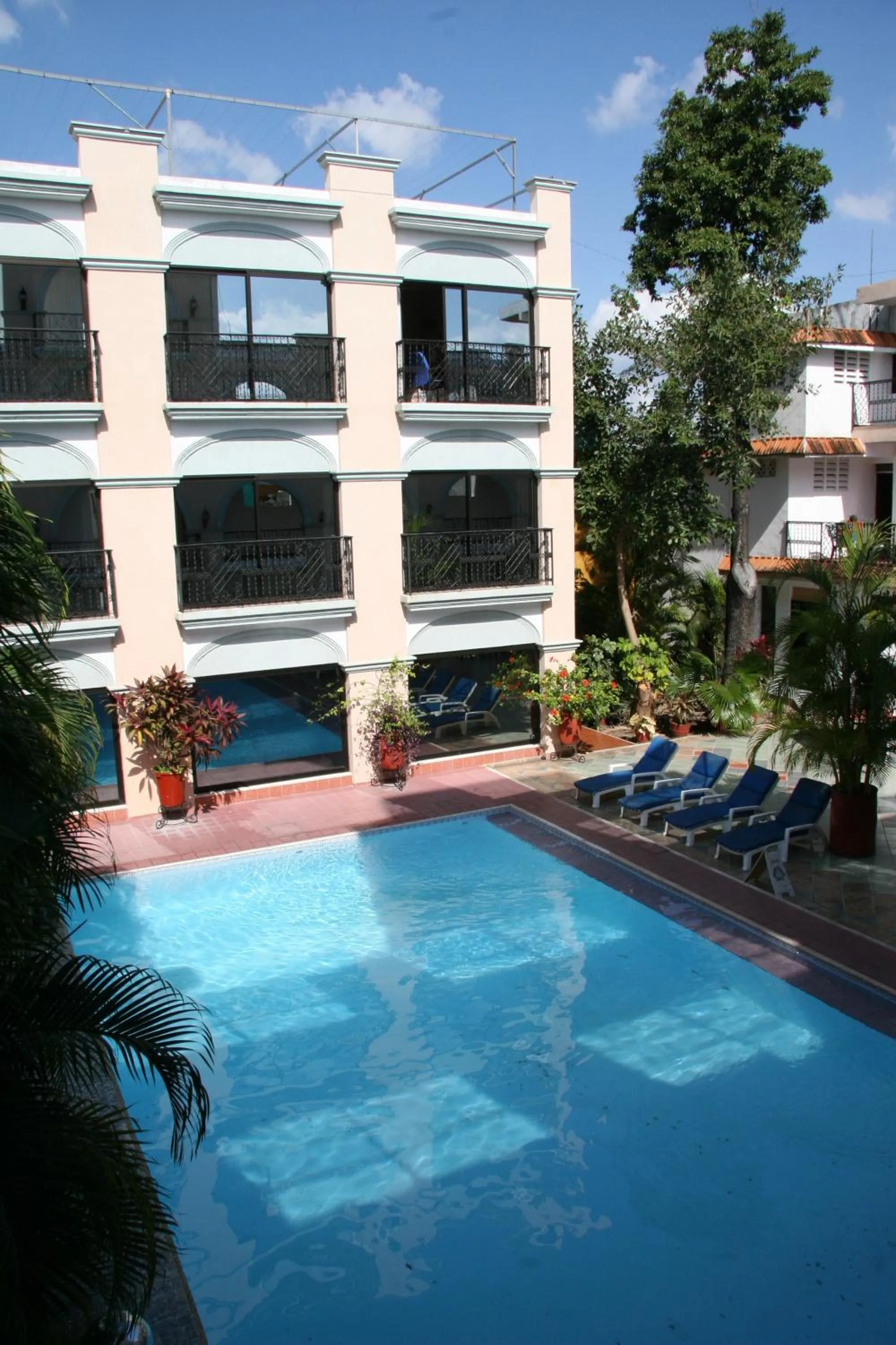 Swimming pool in Hotel Doralba Inn