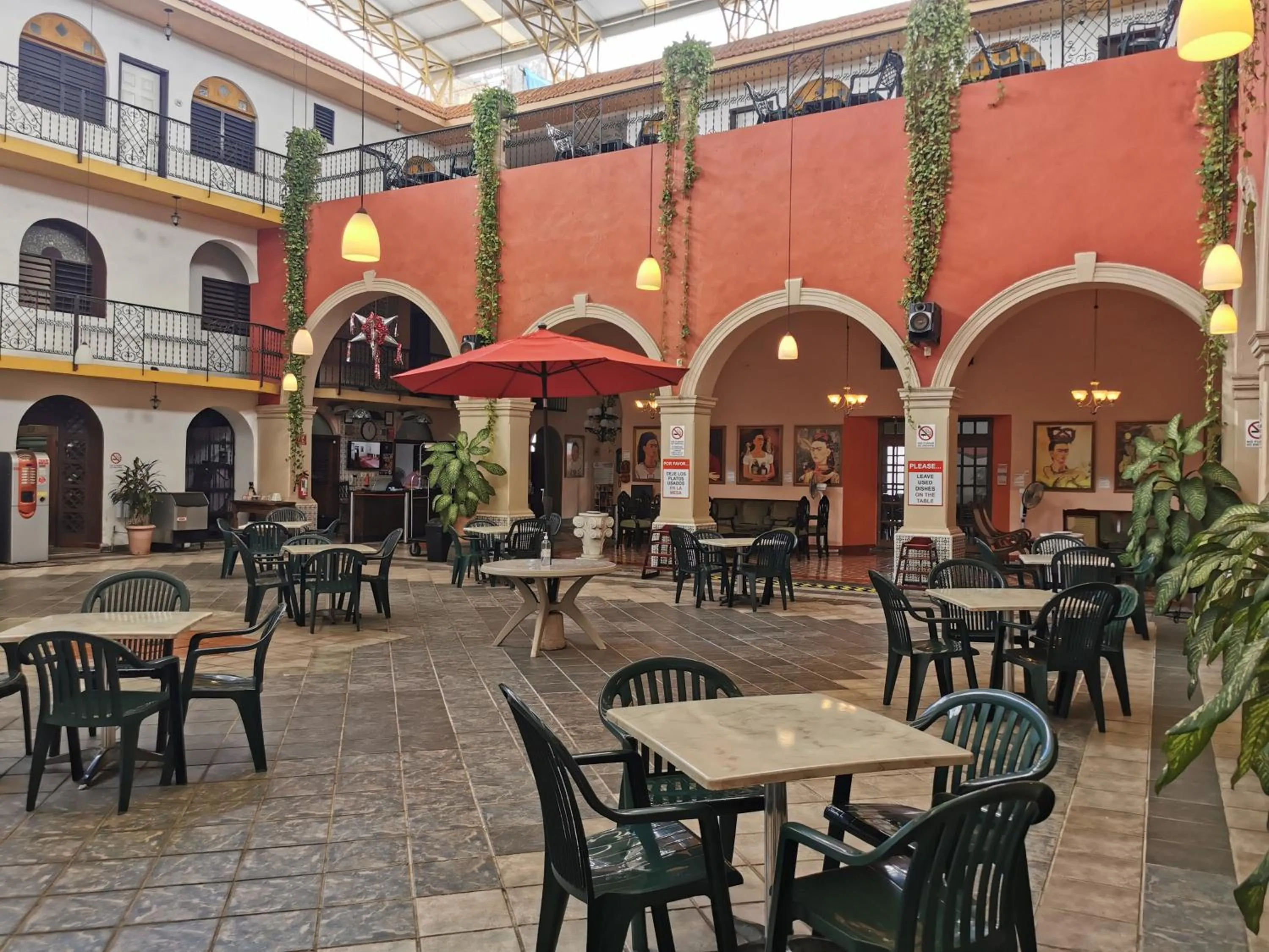 Patio in Hotel Doralba Inn
