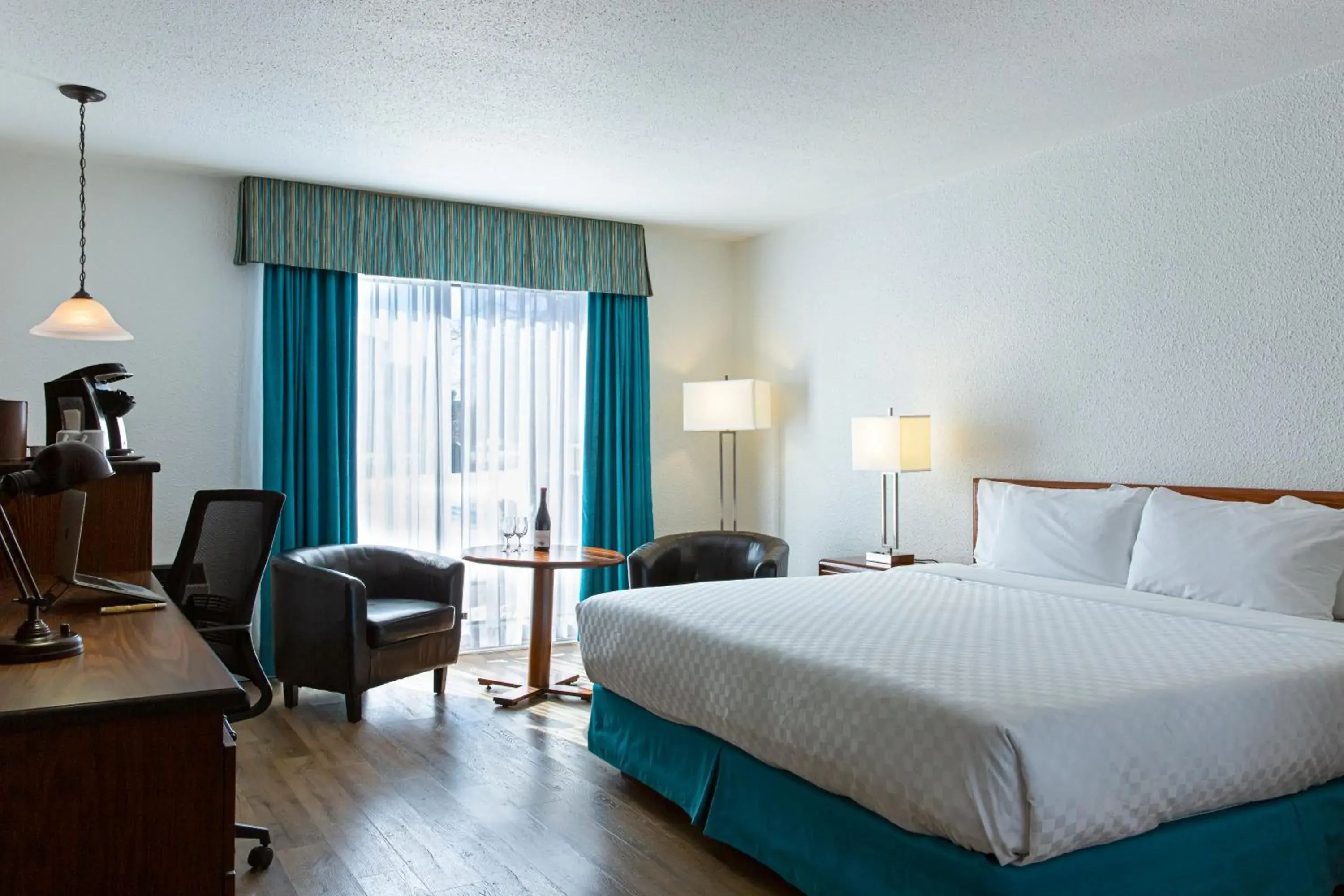 Standard King Room in Hotel L'Oiseliere Montmagny Standard King Room in Hotel L'Oiseliere Montmagny