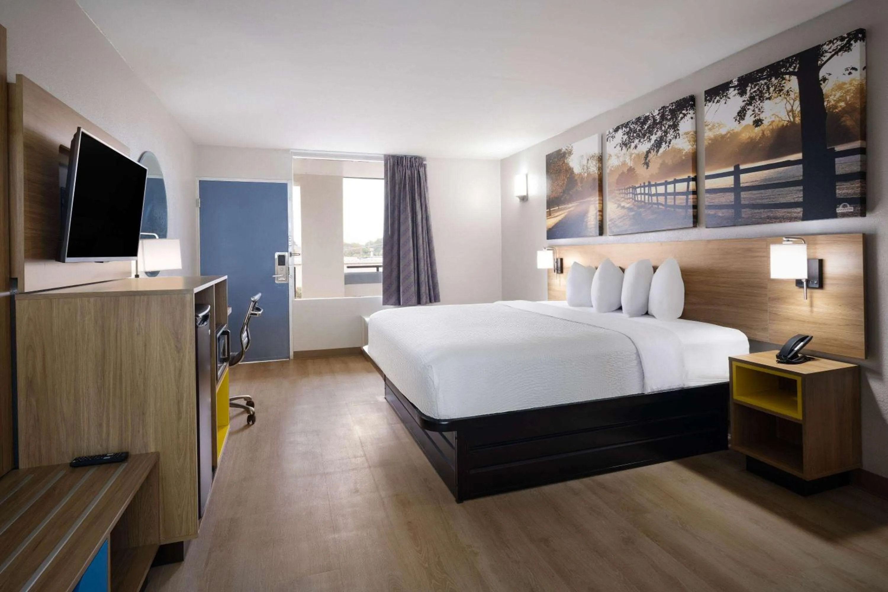 Bed in Days-Inn by Wyndham Montgomery I-85